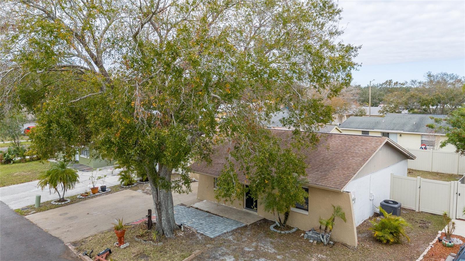 10205 BELLHURST CT, TAMPA, FL, 33615