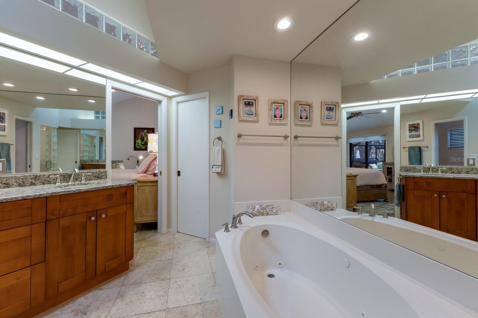 1225 S VIEW DR, SARASOTA, FL, 34242