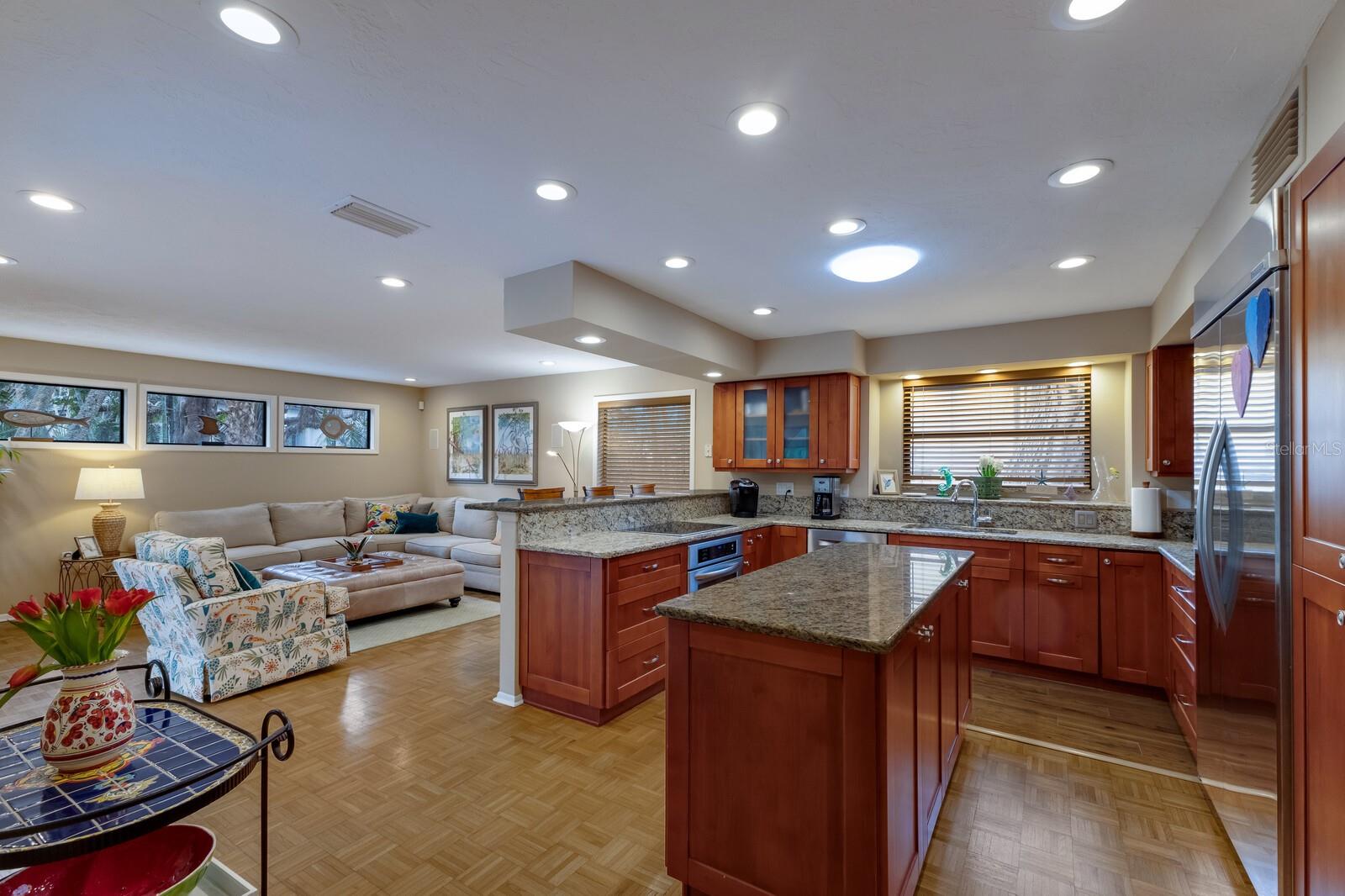 1225 S VIEW DR, SARASOTA, FL, 34242