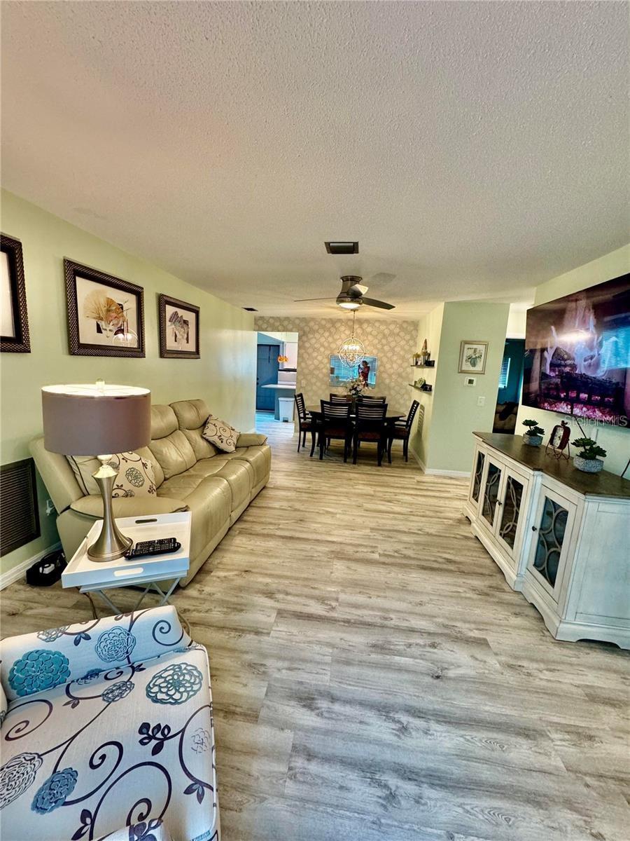 6815 VERSAILLES N, PINELLAS PARK, FL, 33781