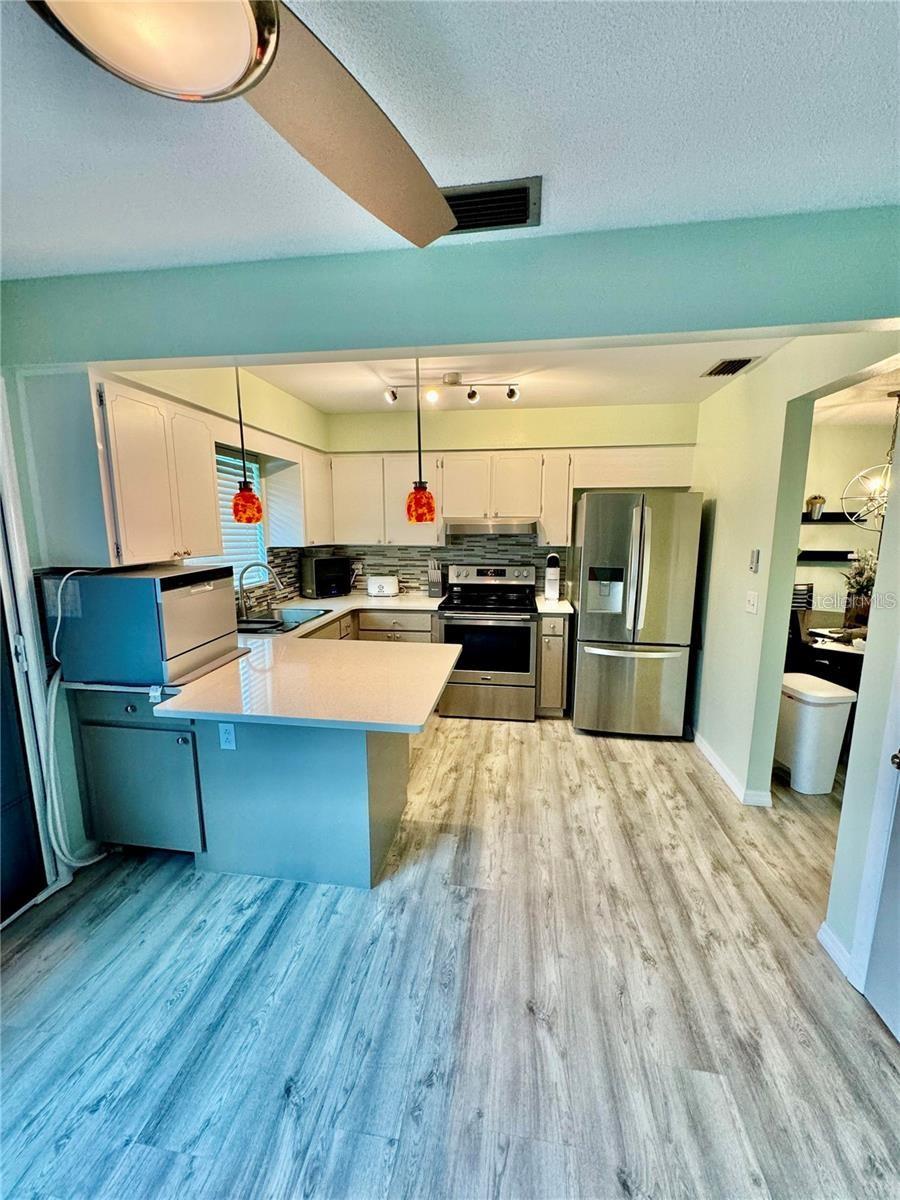 6815 VERSAILLES N, PINELLAS PARK, FL, 33781