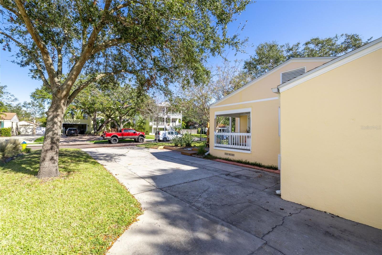 2922 W COACHMAN AVE, TAMPA, FL, 33611