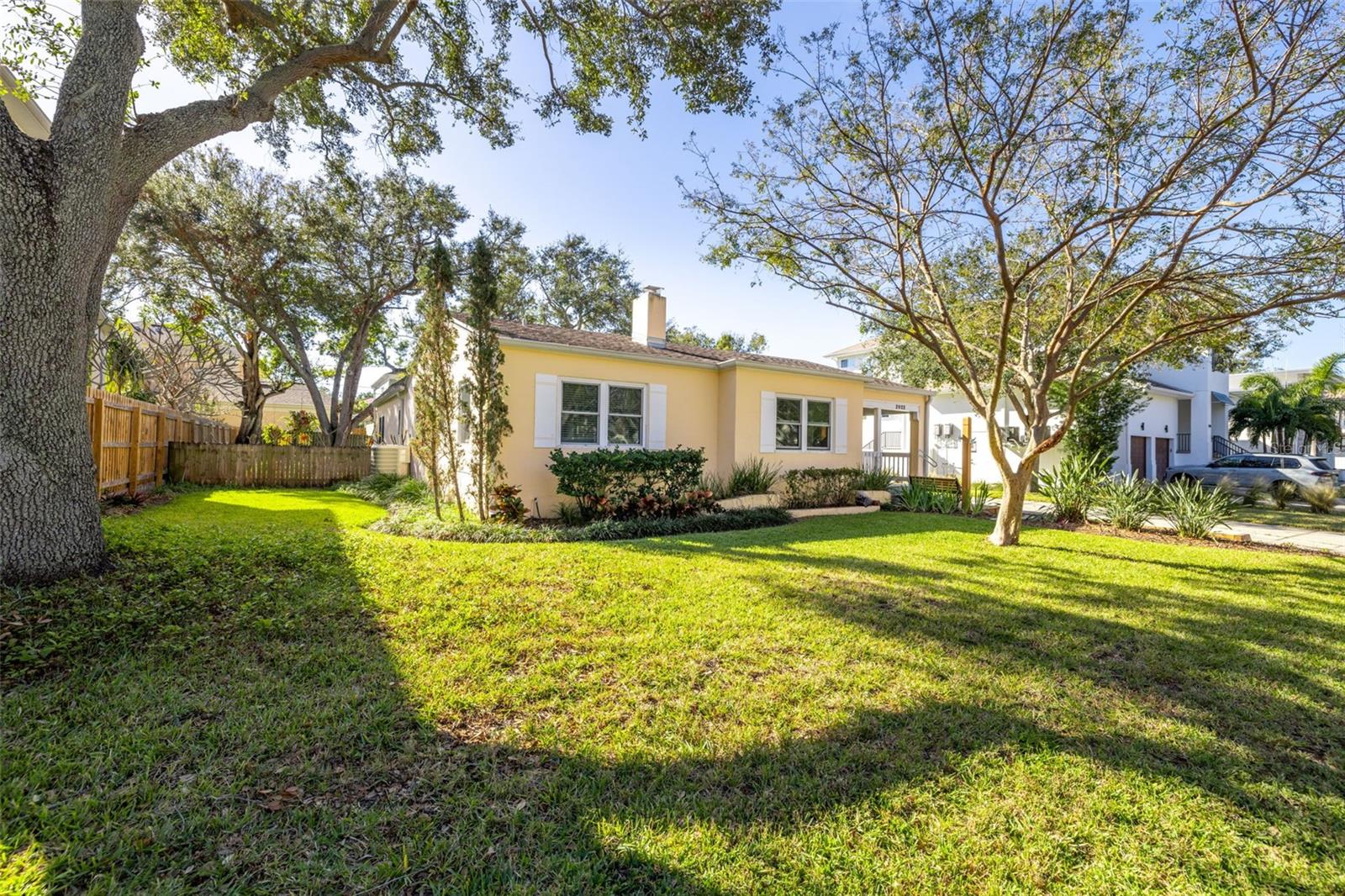 2922 W COACHMAN AVE, TAMPA, FL, 33611