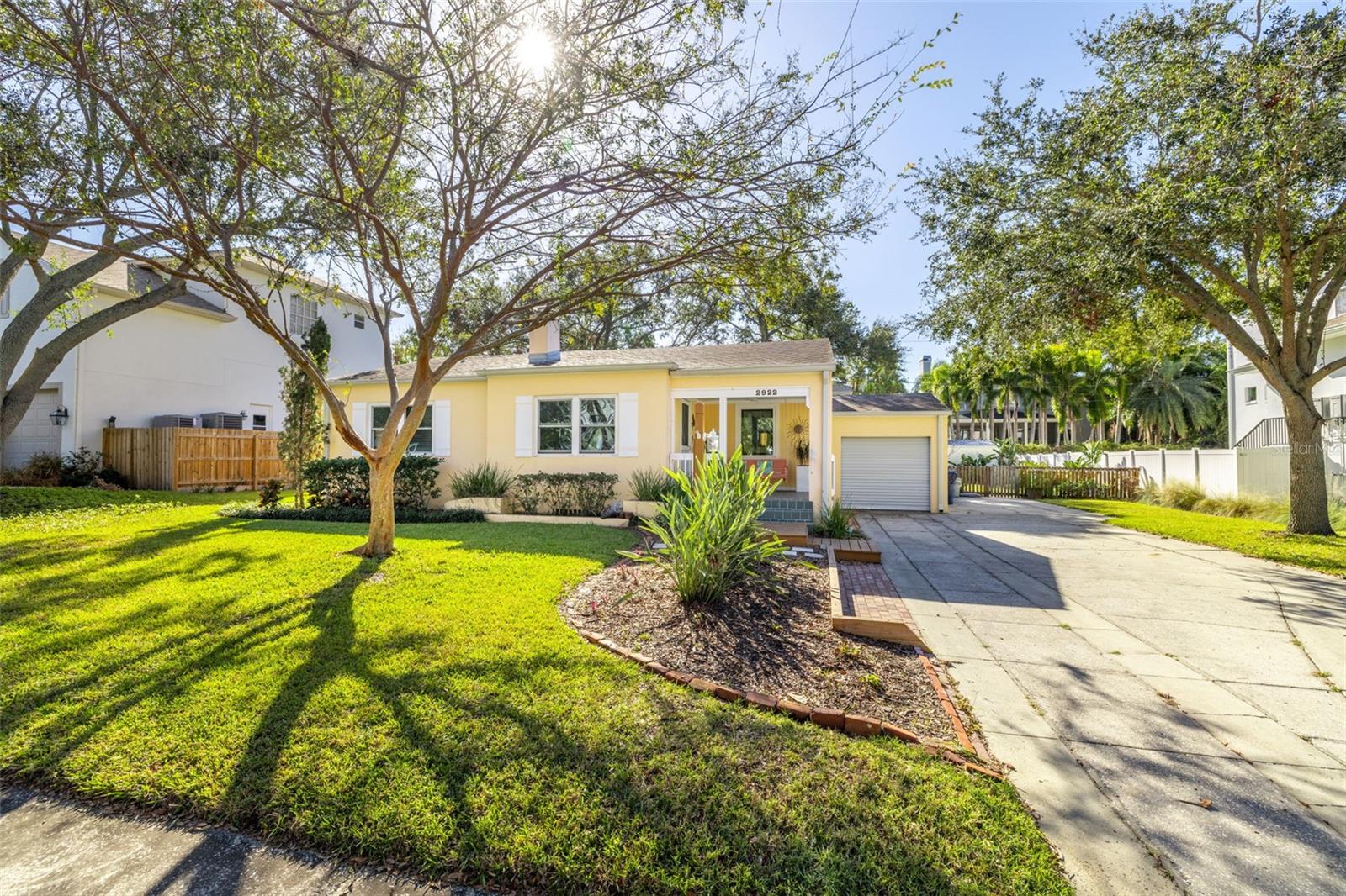 2922 W COACHMAN AVE, TAMPA, FL, 33611