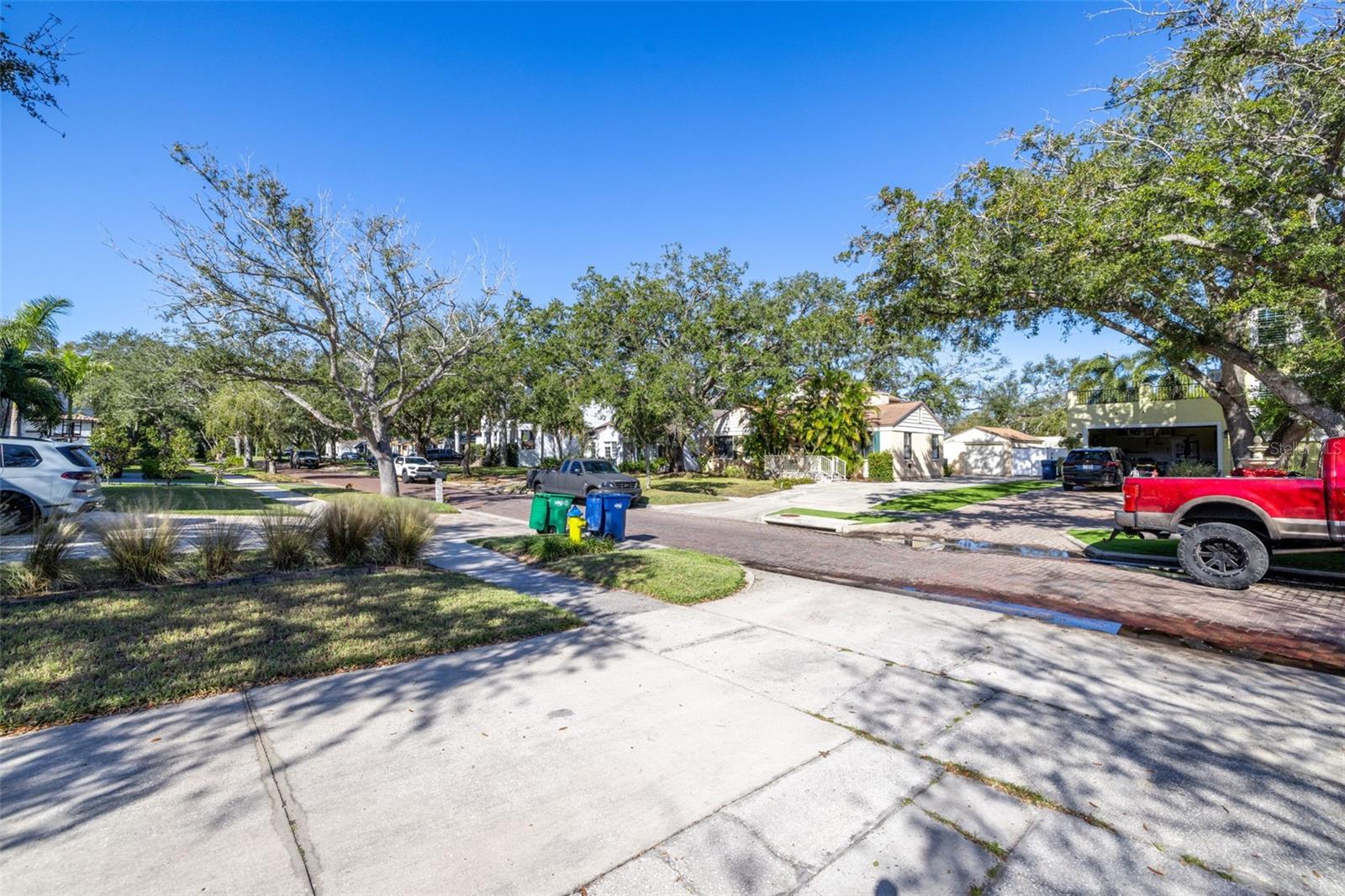 2922 W COACHMAN AVE, TAMPA, FL, 33611