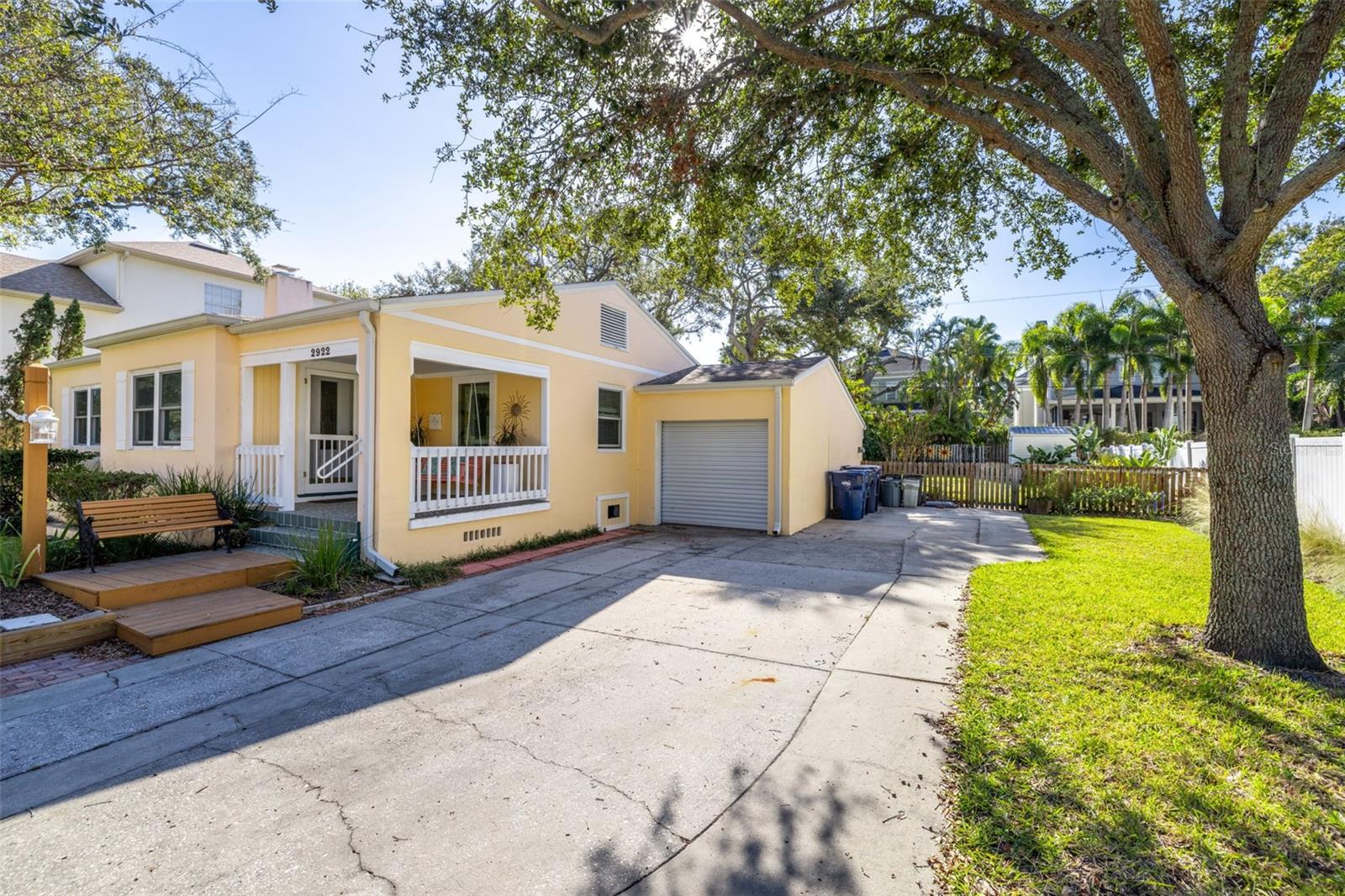 2922 W COACHMAN AVE, TAMPA, FL, 33611