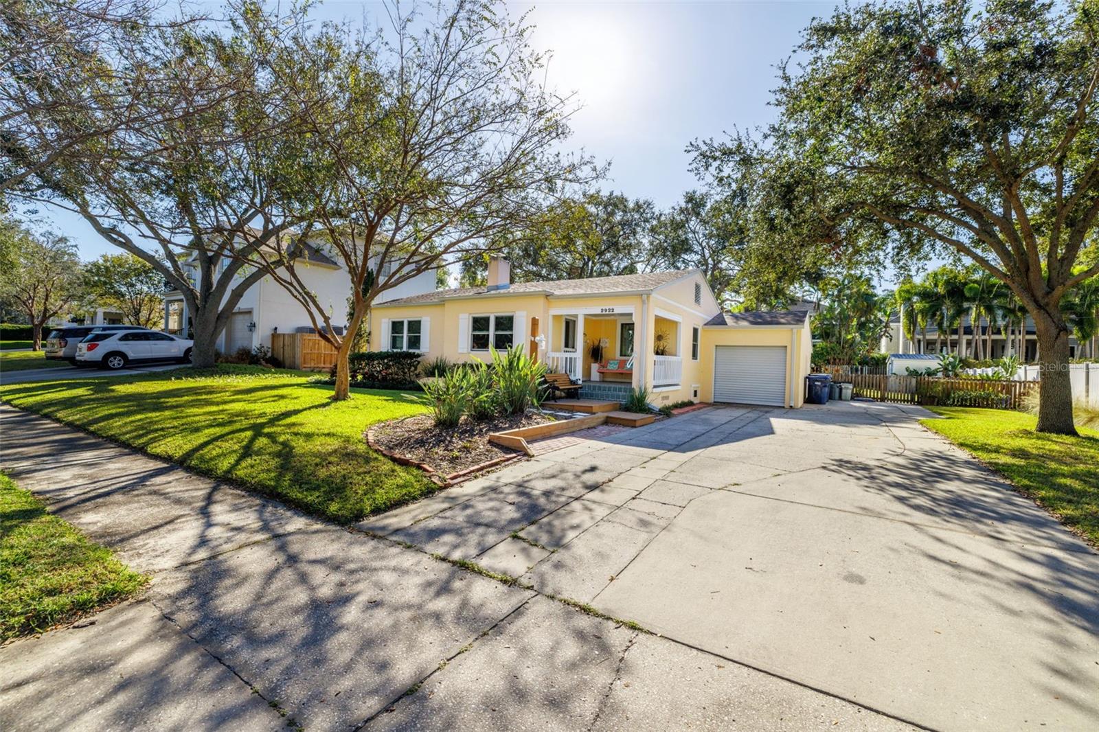 2922 W COACHMAN AVE, TAMPA, FL, 33611