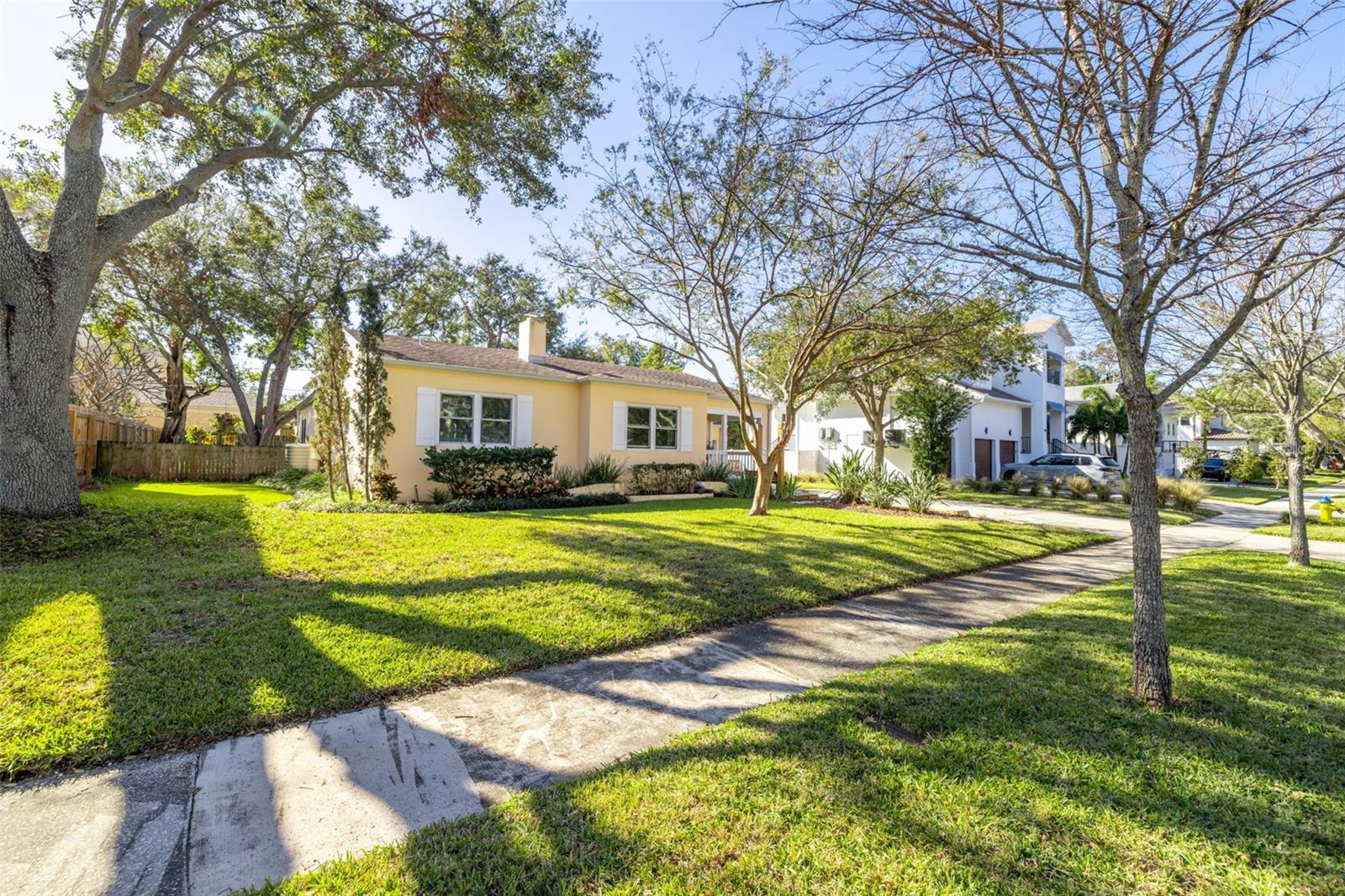 2922 W COACHMAN AVE, TAMPA, FL, 33611
