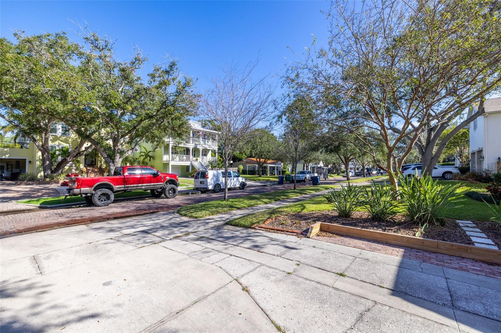 2922 W COACHMAN AVE, TAMPA, FL, 33611