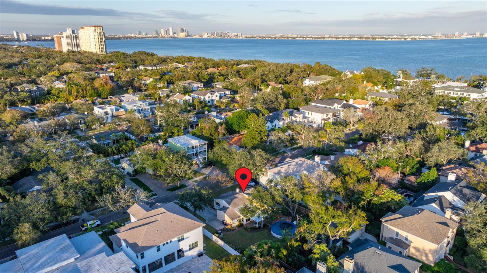 2922 W COACHMAN AVE, TAMPA, FL, 33611