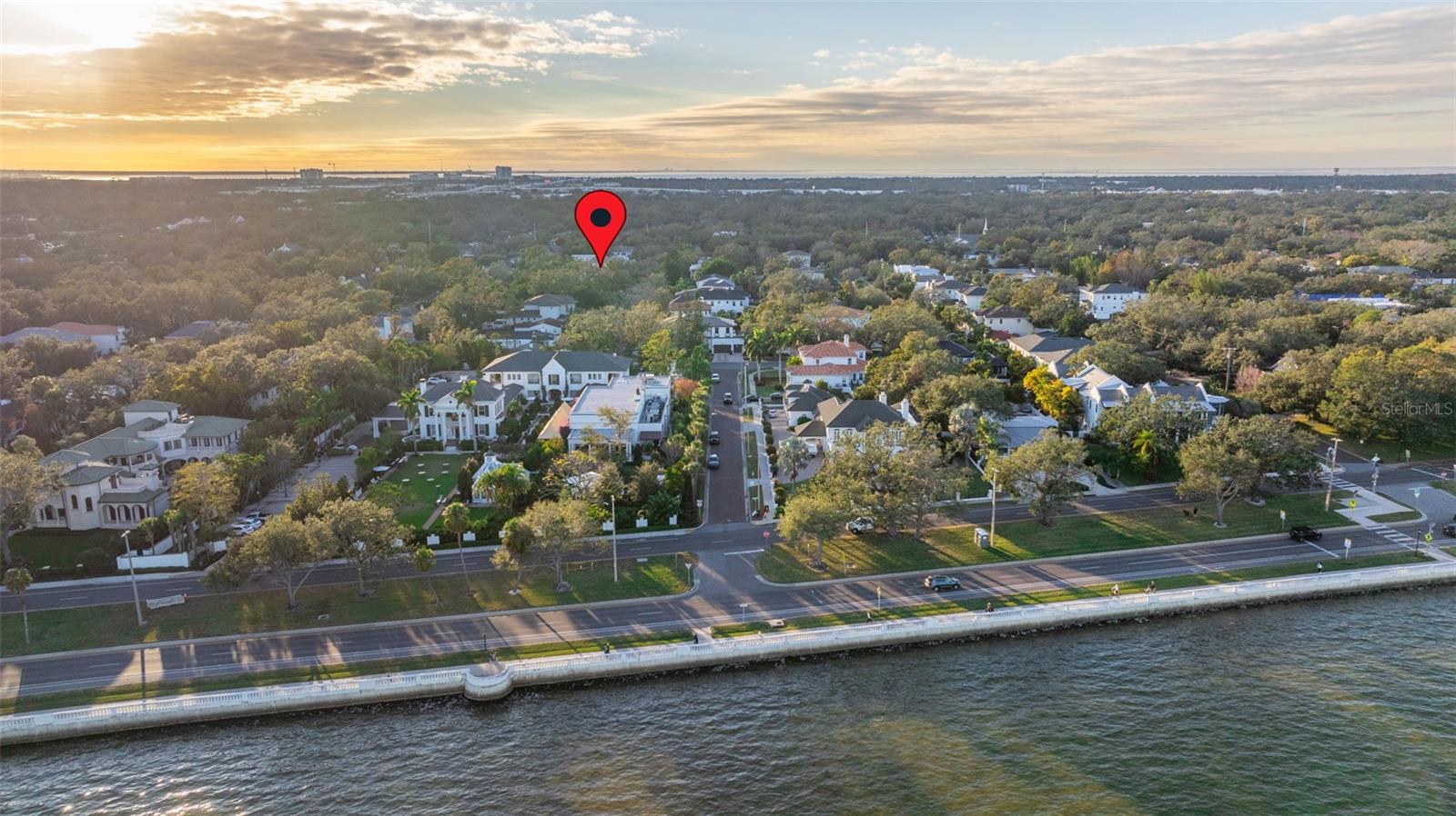 2922 W COACHMAN AVE, TAMPA, FL, 33611