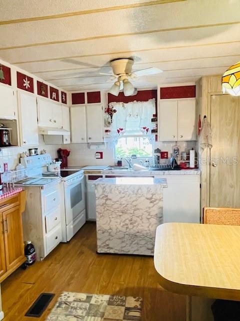201 MEADOW LARK DR, OSTEEN, FL, 32764