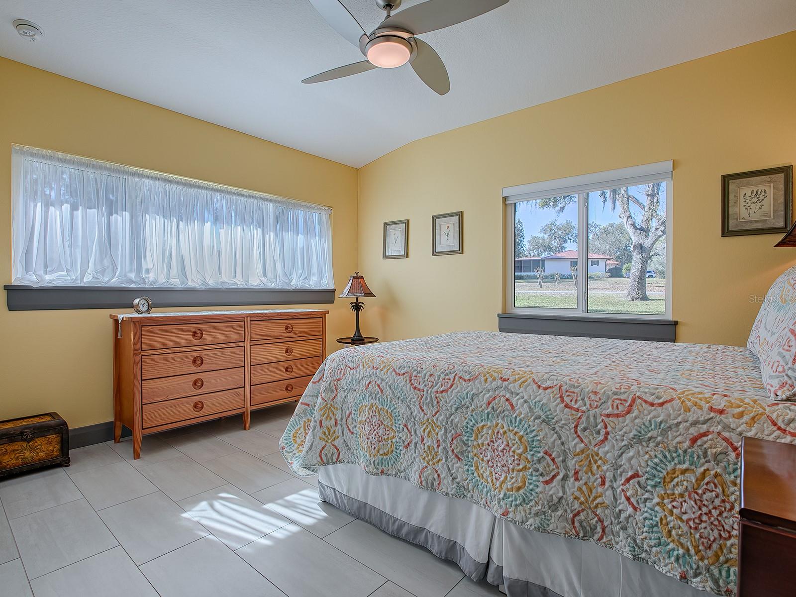 908 N LAKESHORE BLVD, HOWEY IN THE HILLS, FL, 34737