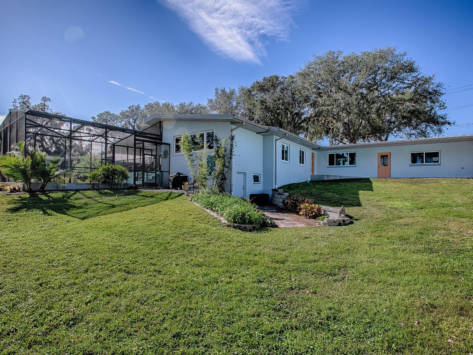 908 N LAKESHORE BLVD, HOWEY IN THE HILLS, FL, 34737