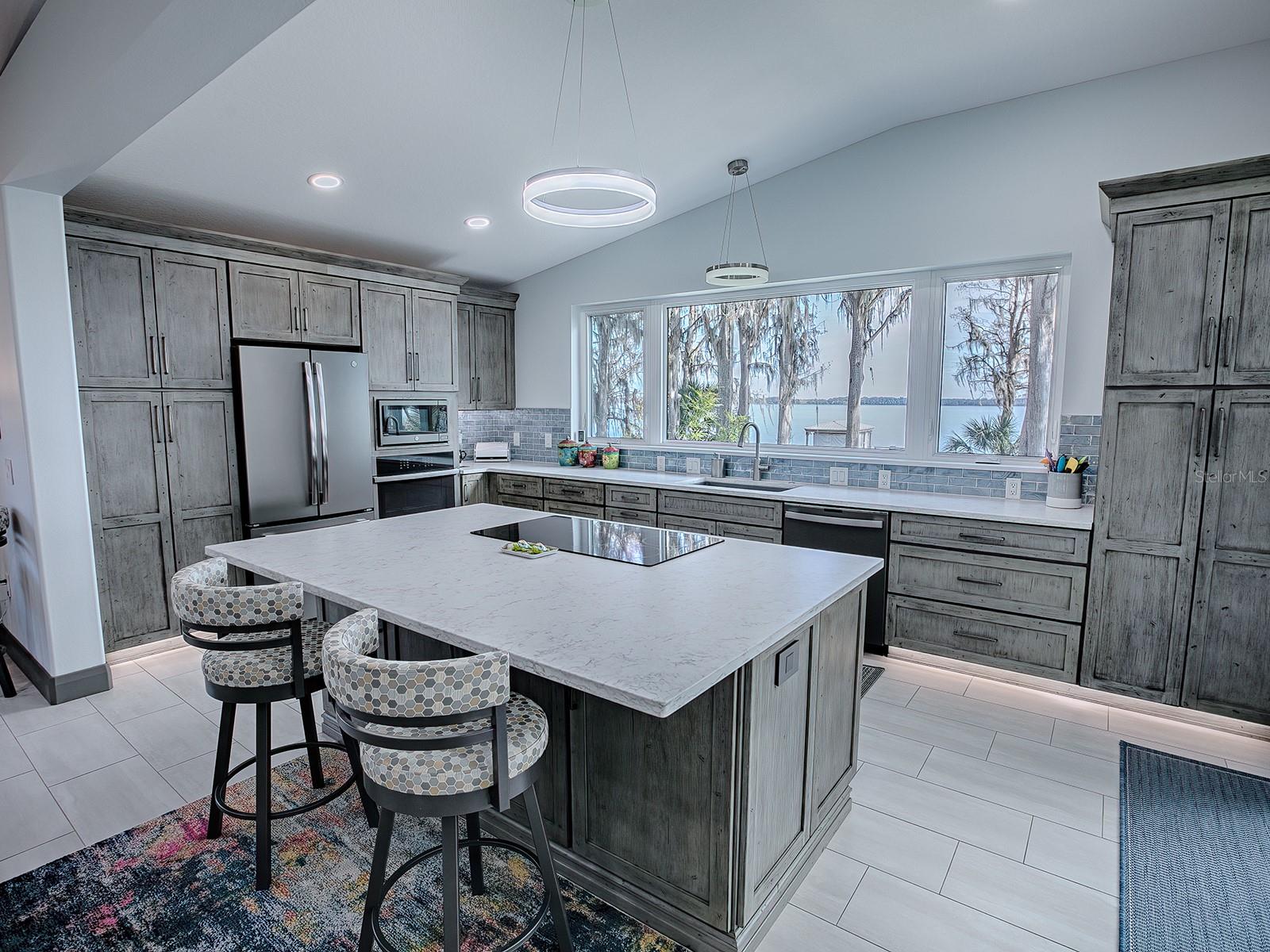 908 N LAKESHORE BLVD, HOWEY IN THE HILLS, FL, 34737