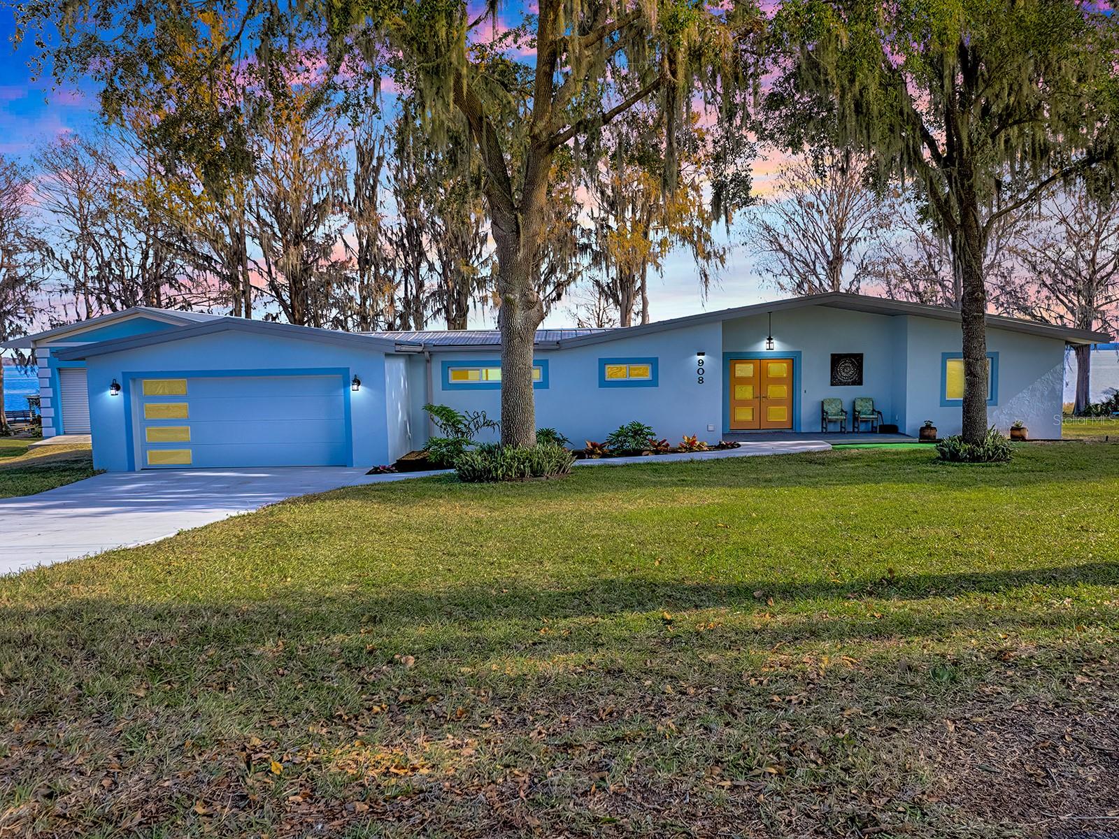 908 N LAKESHORE BLVD, HOWEY IN THE HILLS, FL, 34737