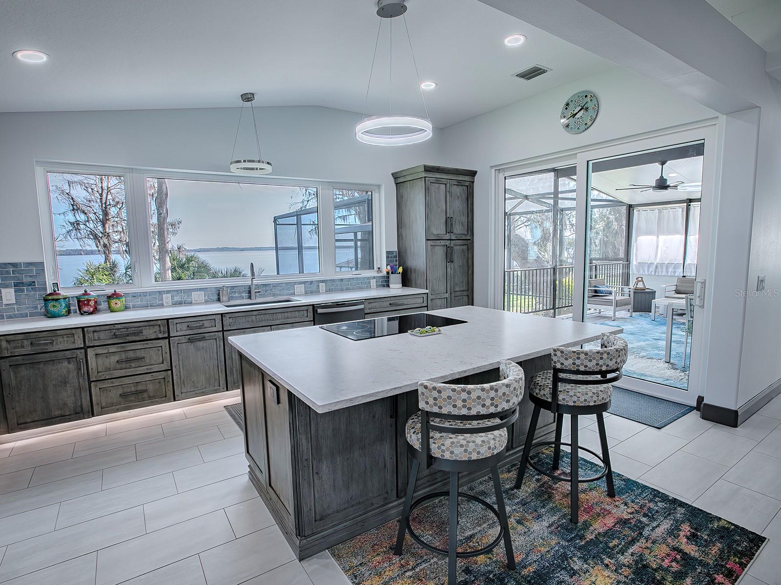 908 N LAKESHORE BLVD, HOWEY IN THE HILLS, FL, 34737