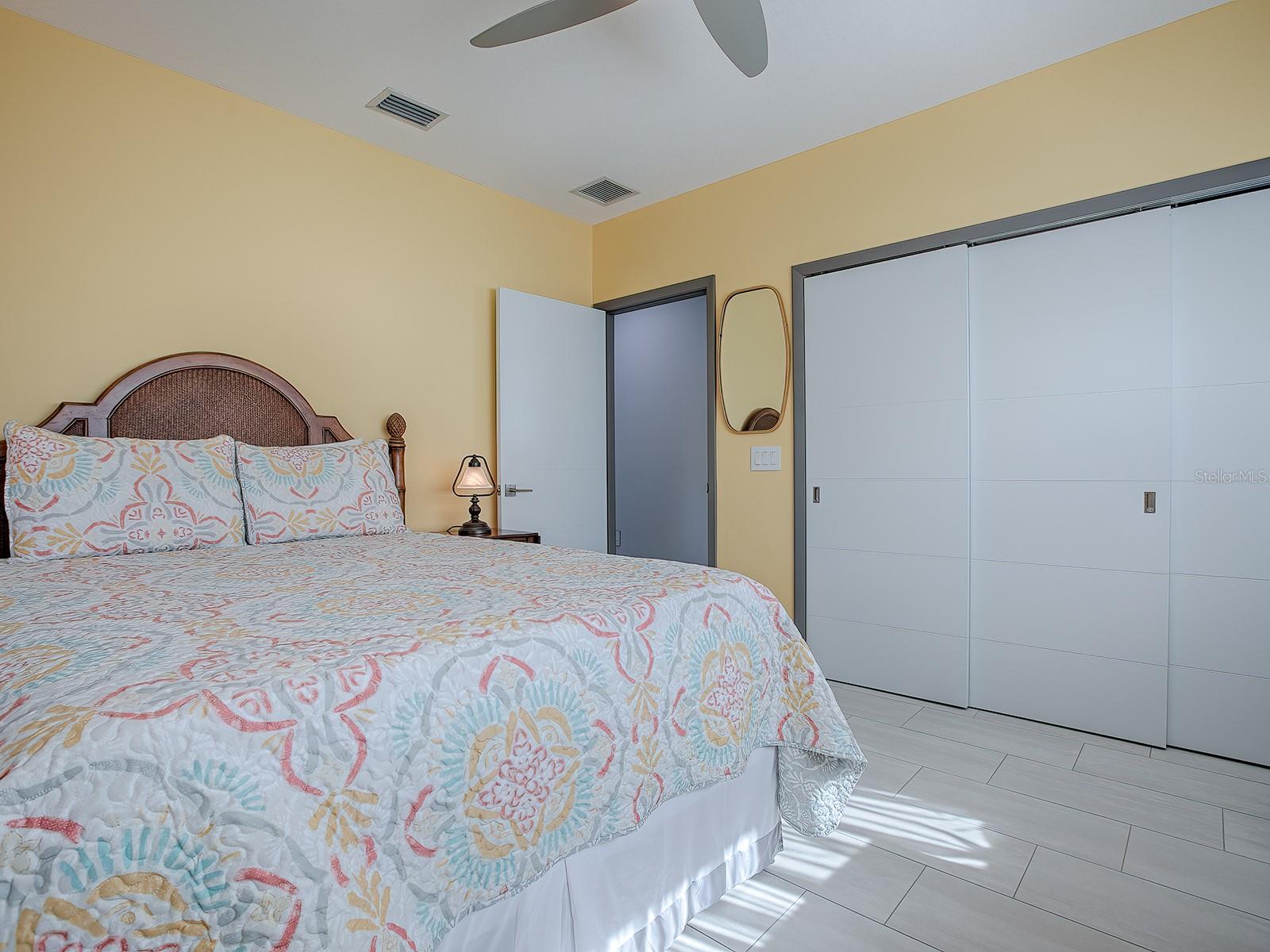 908 N LAKESHORE BLVD, HOWEY IN THE HILLS, FL, 34737