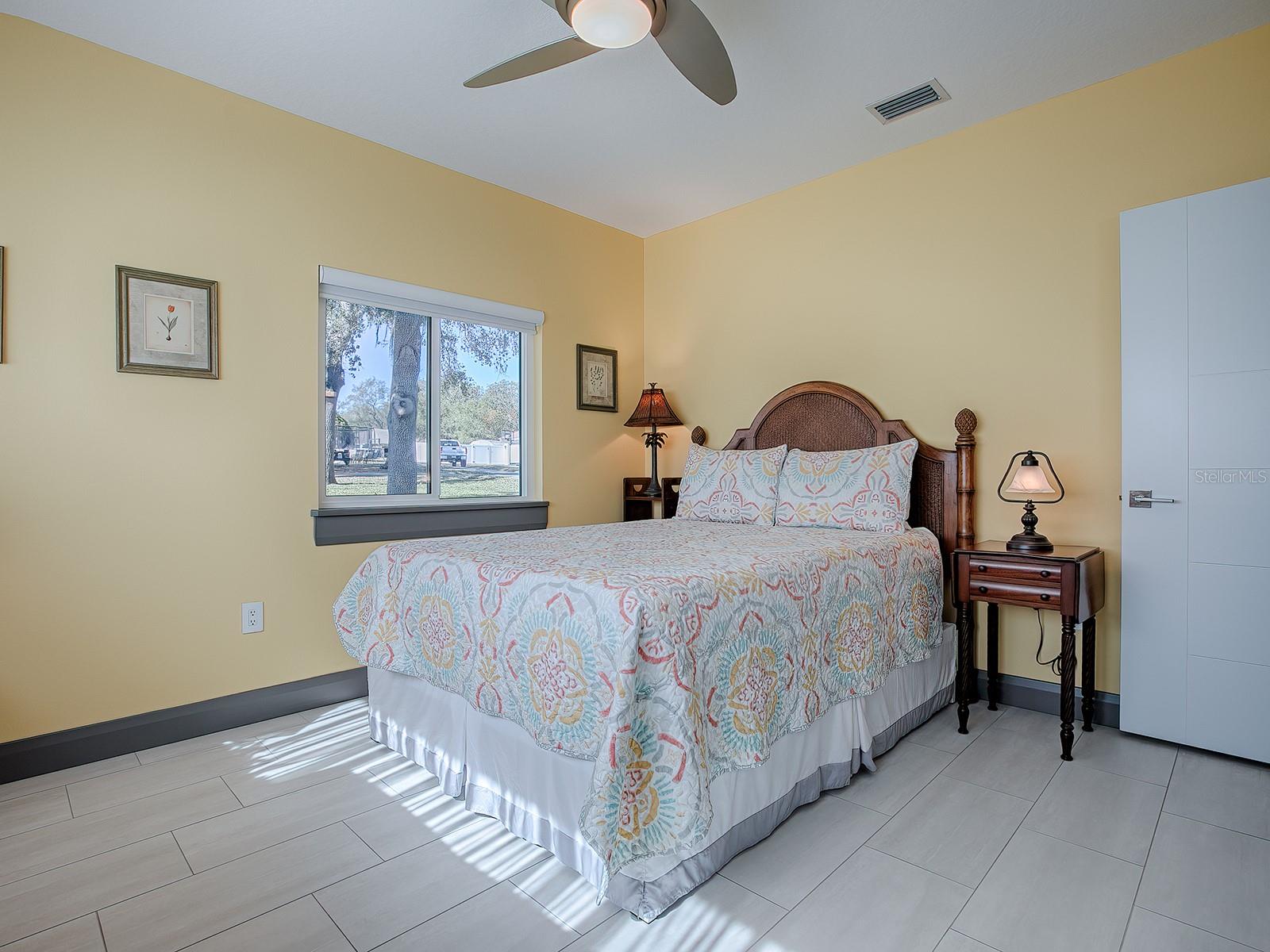 908 N LAKESHORE BLVD, HOWEY IN THE HILLS, FL, 34737