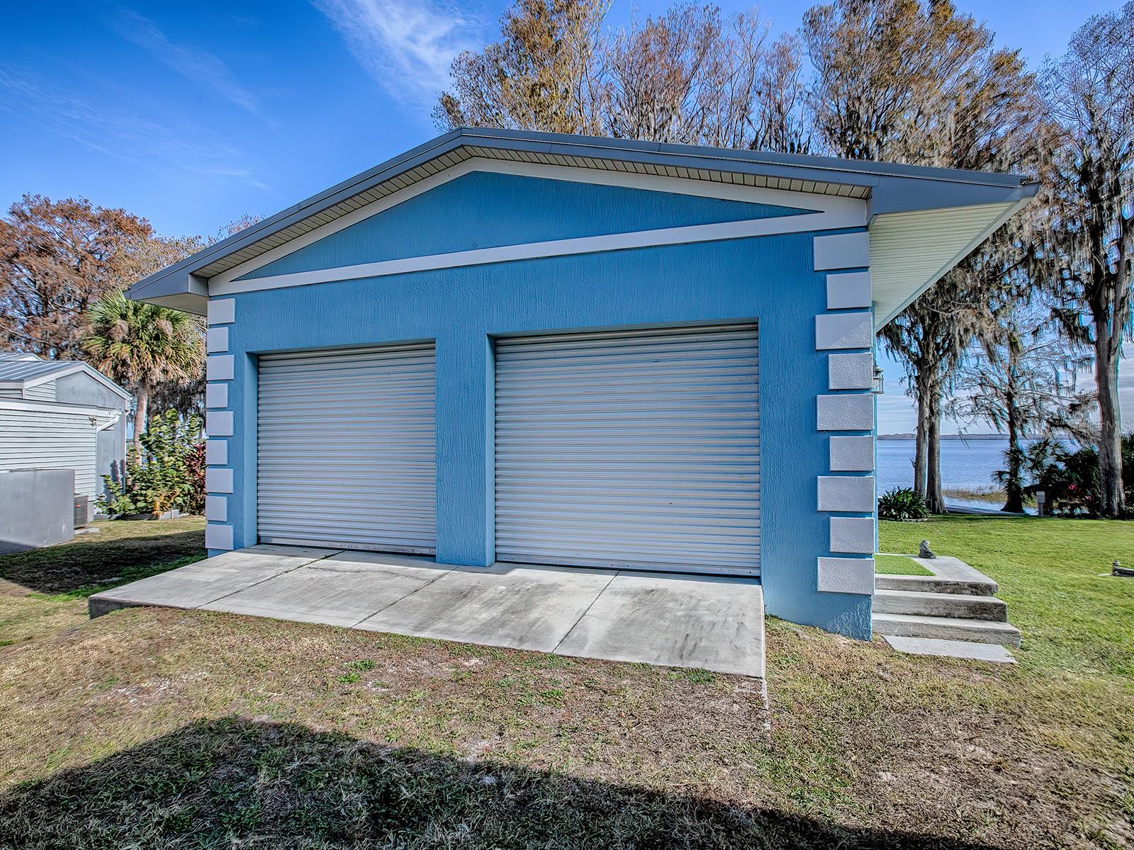 908 N LAKESHORE BLVD, HOWEY IN THE HILLS, FL, 34737