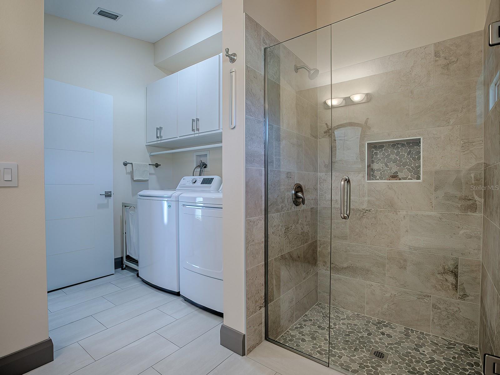 908 N LAKESHORE BLVD, HOWEY IN THE HILLS, FL, 34737
