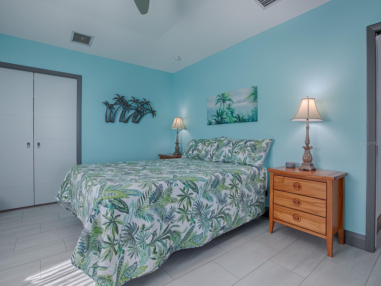 908 N LAKESHORE BLVD, HOWEY IN THE HILLS, FL, 34737