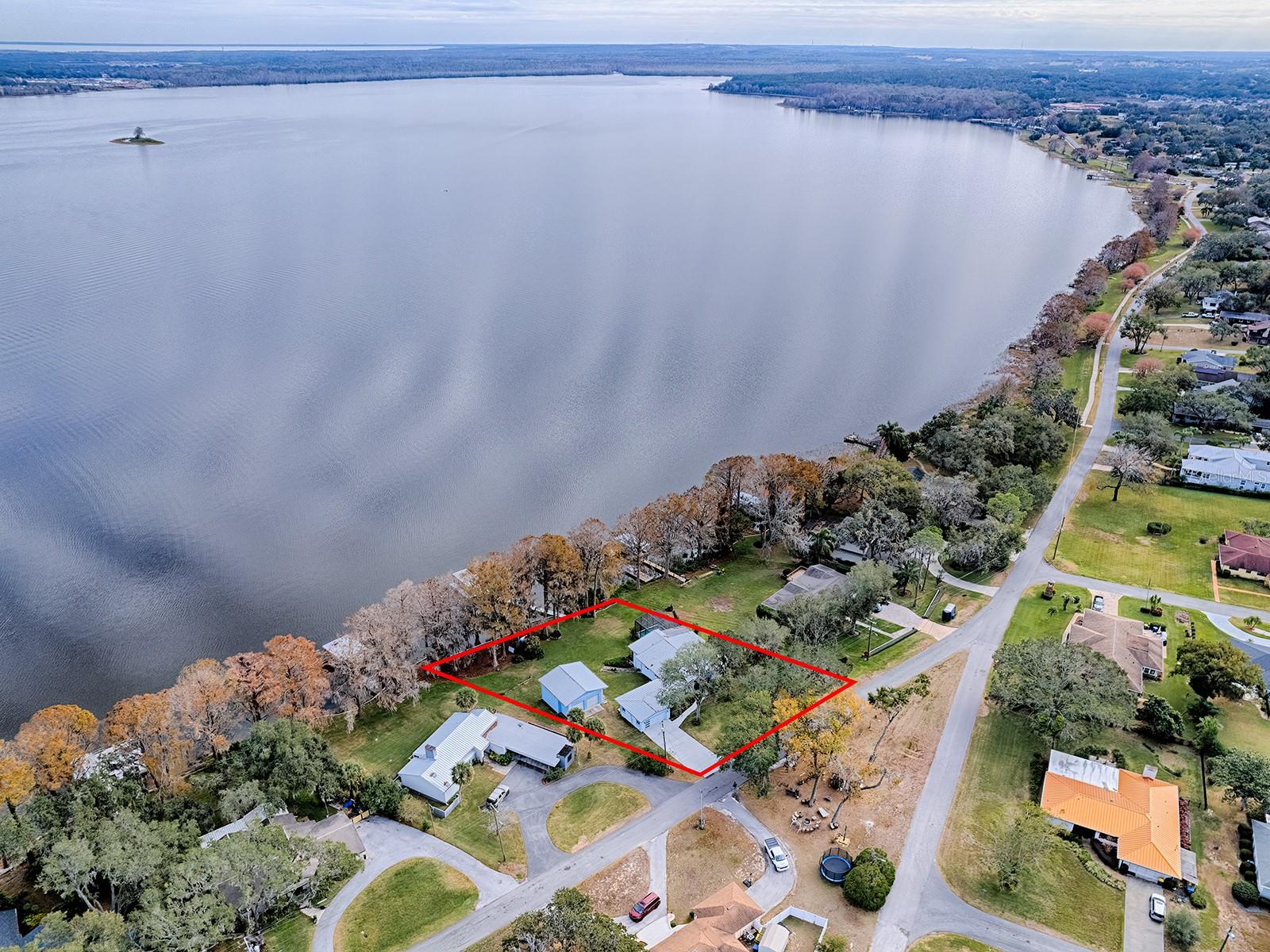 908 N LAKESHORE BLVD, HOWEY IN THE HILLS, FL, 34737