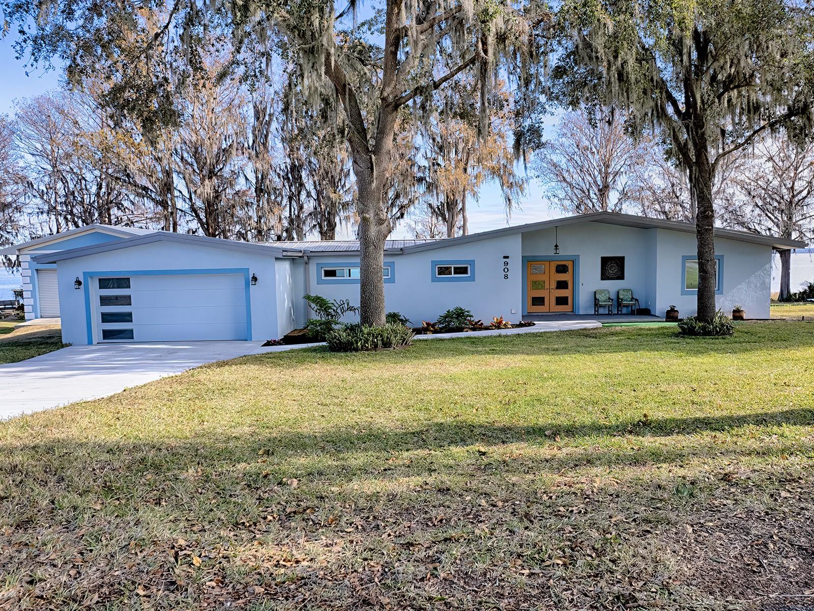 908 N LAKESHORE BLVD, HOWEY IN THE HILLS, FL, 34737