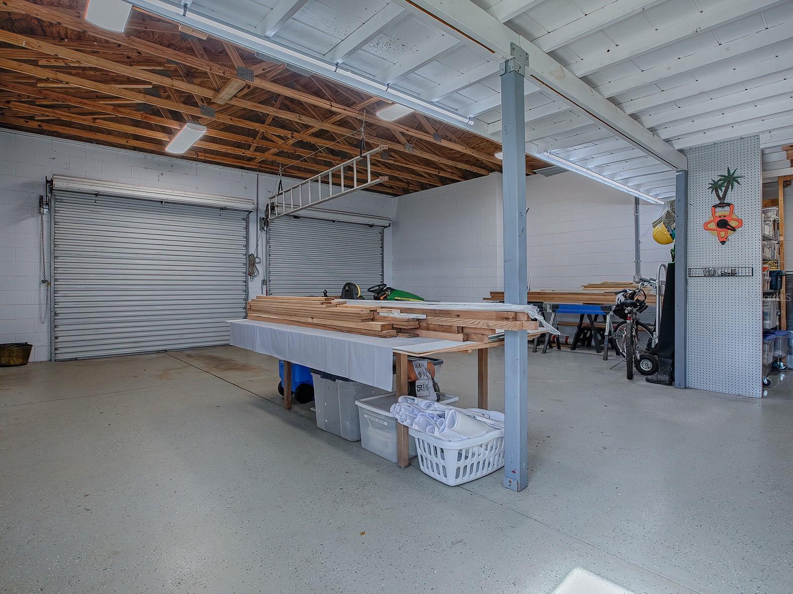 908 N LAKESHORE BLVD, HOWEY IN THE HILLS, FL, 34737