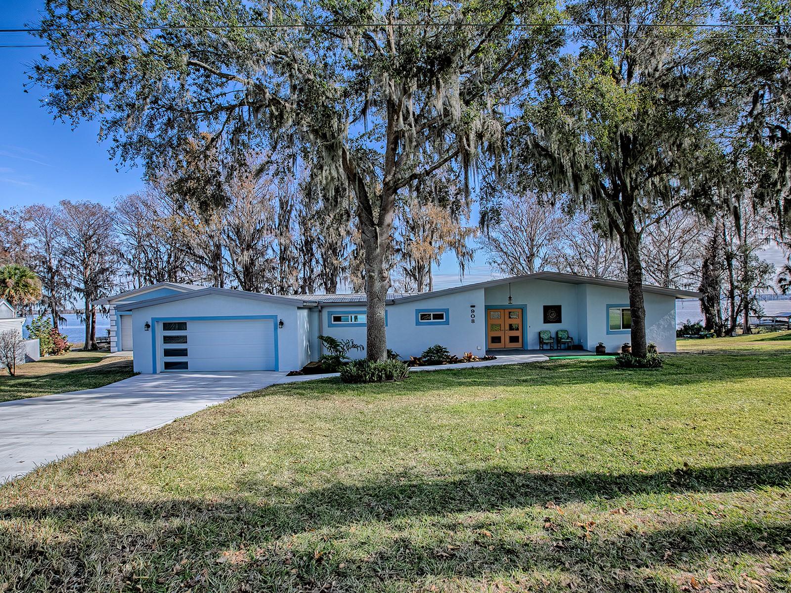 908 N LAKESHORE BLVD, HOWEY IN THE HILLS, FL, 34737