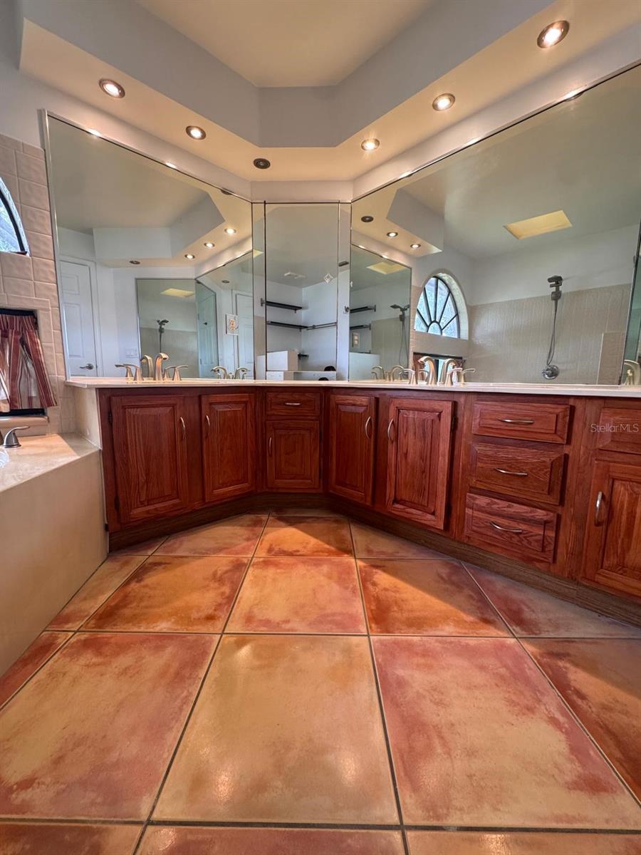 1112 LAKE WILLISARA CIR #GE, ORLANDO, FL, 32806