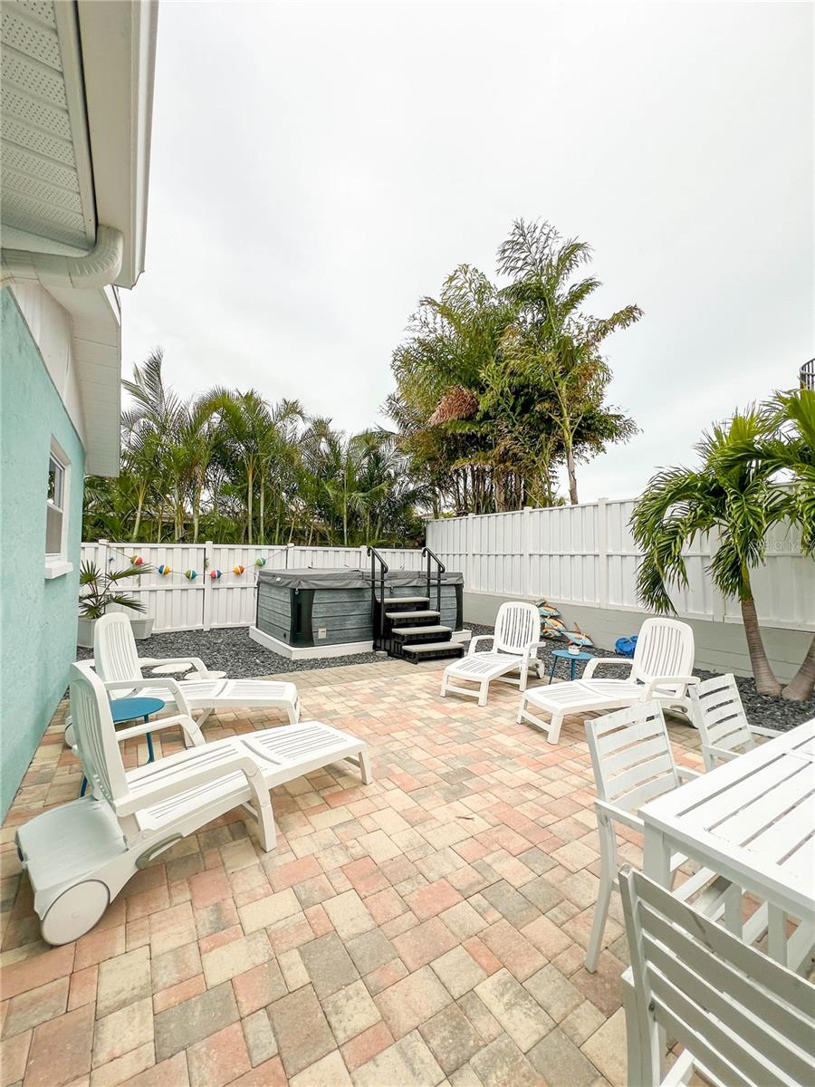 17594 1ST ST E, REDINGTON SHORES, FL, 33708