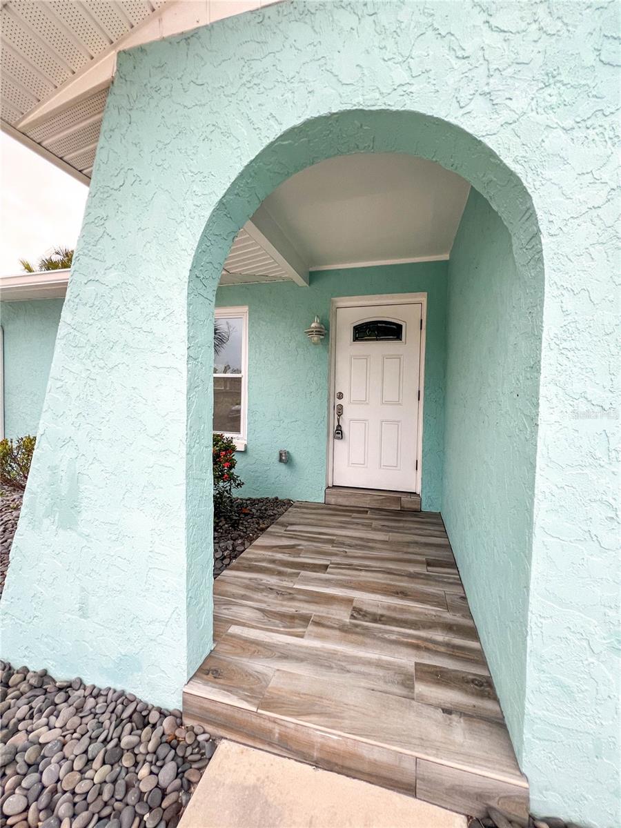 17594 1ST ST E, REDINGTON SHORES, FL, 33708