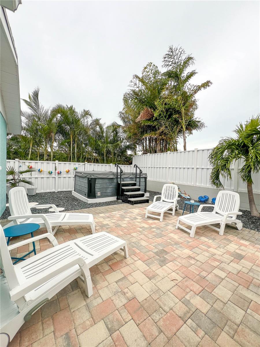 17594 1ST ST E, REDINGTON SHORES, FL, 33708