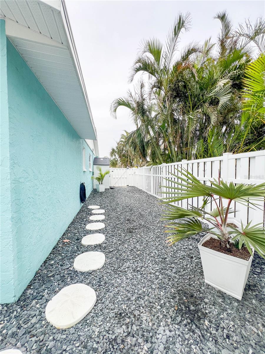 17594 1ST ST E, REDINGTON SHORES, FL, 33708