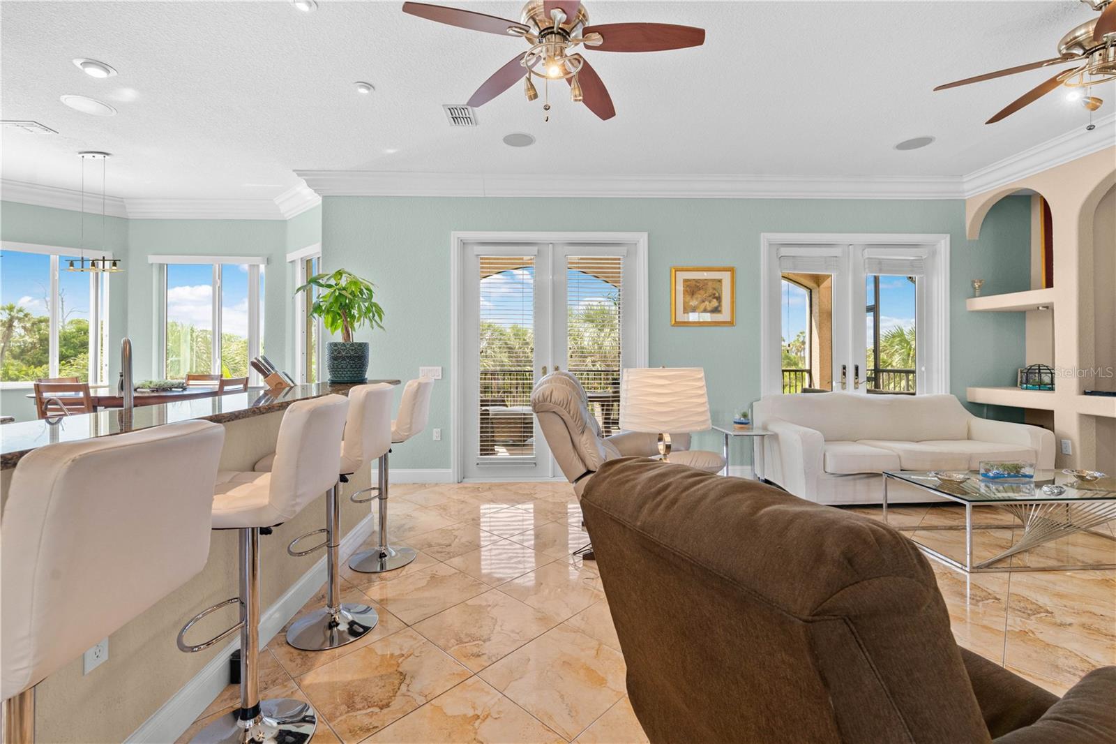 TB8338623 Property Photo