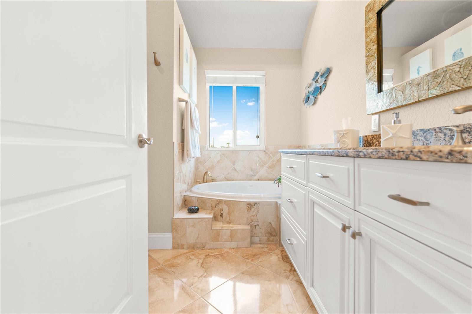 TB8338623 Property Photo