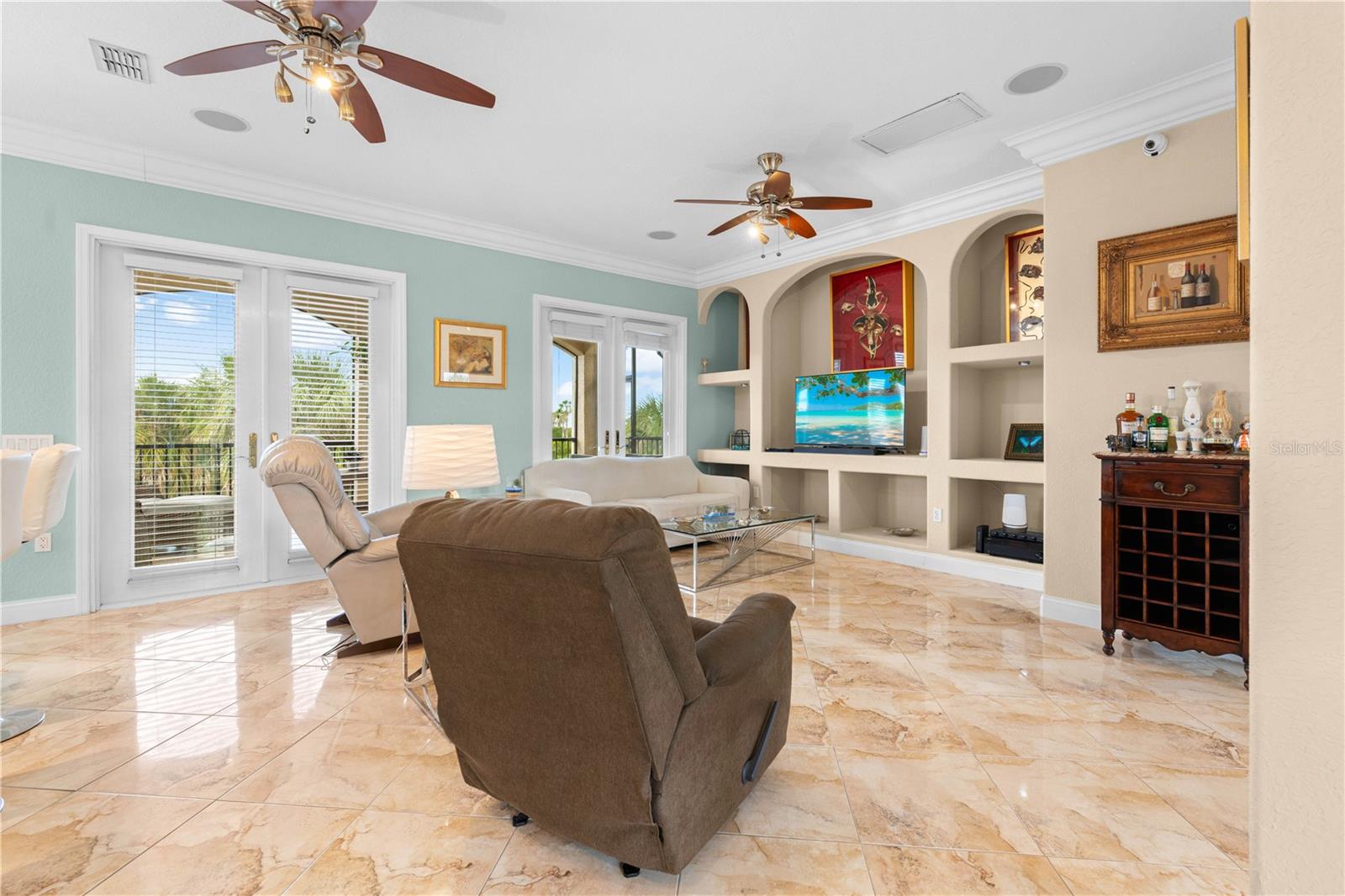 TB8338623 Property Photo