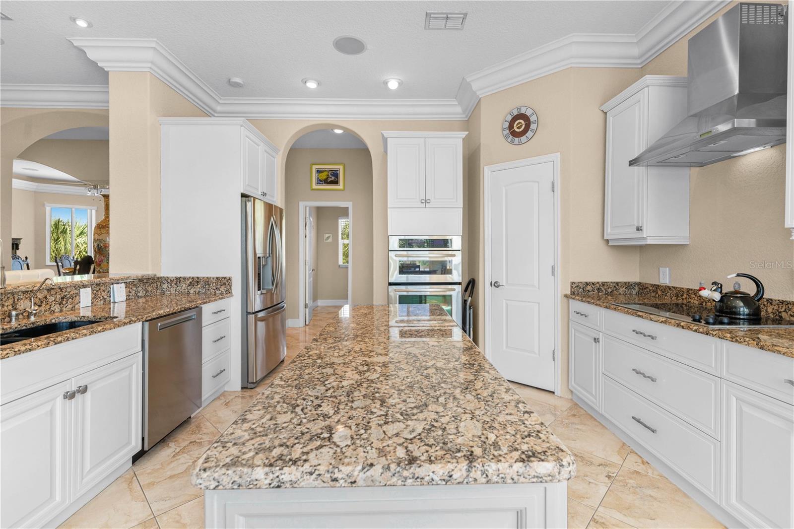 TB8338623 Property Photo