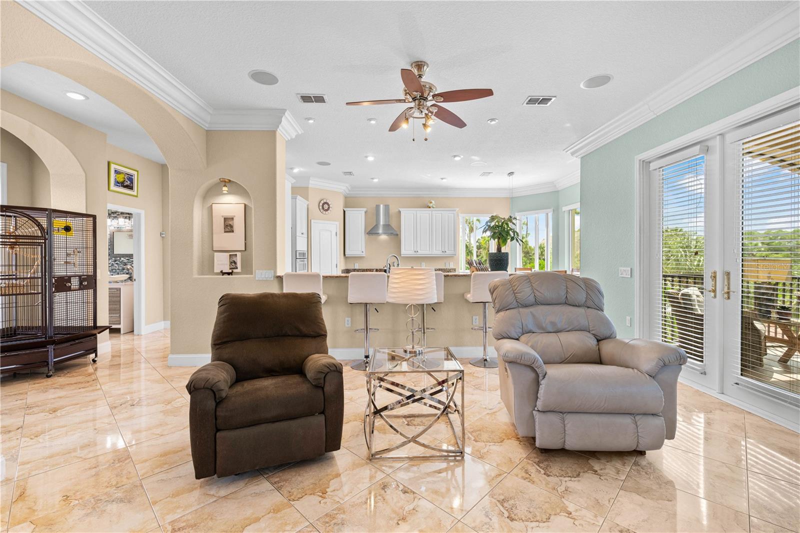 TB8338623 Property Photo