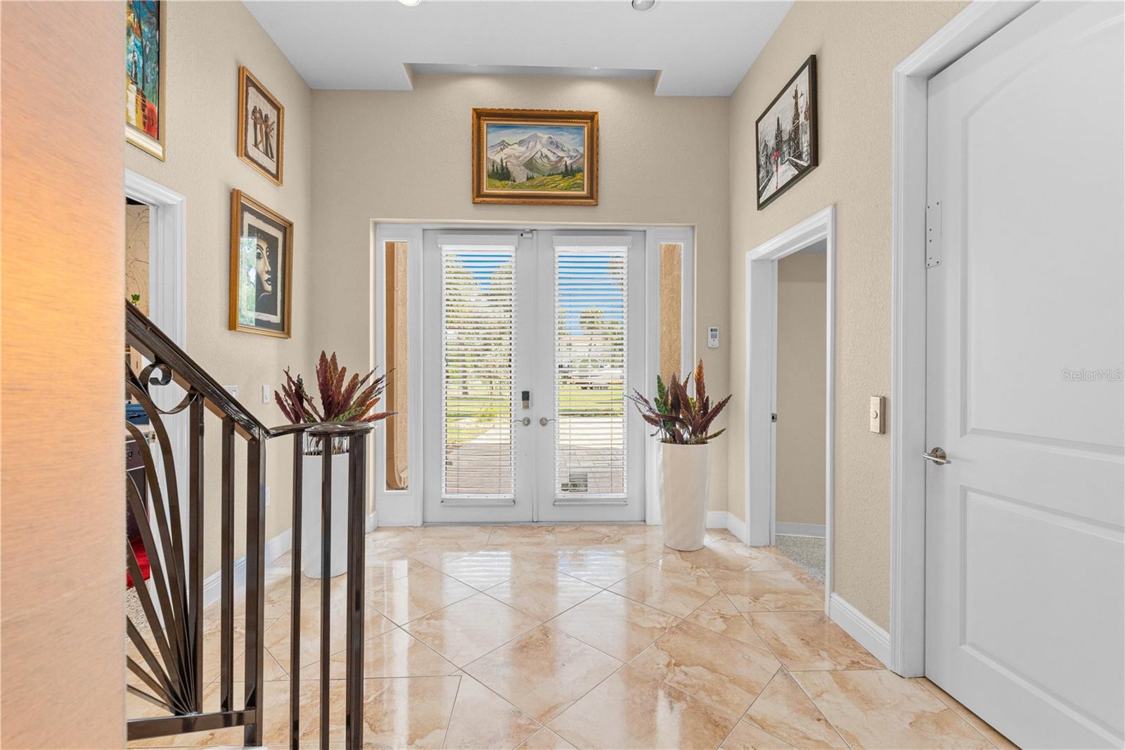 TB8338623 Property Photo