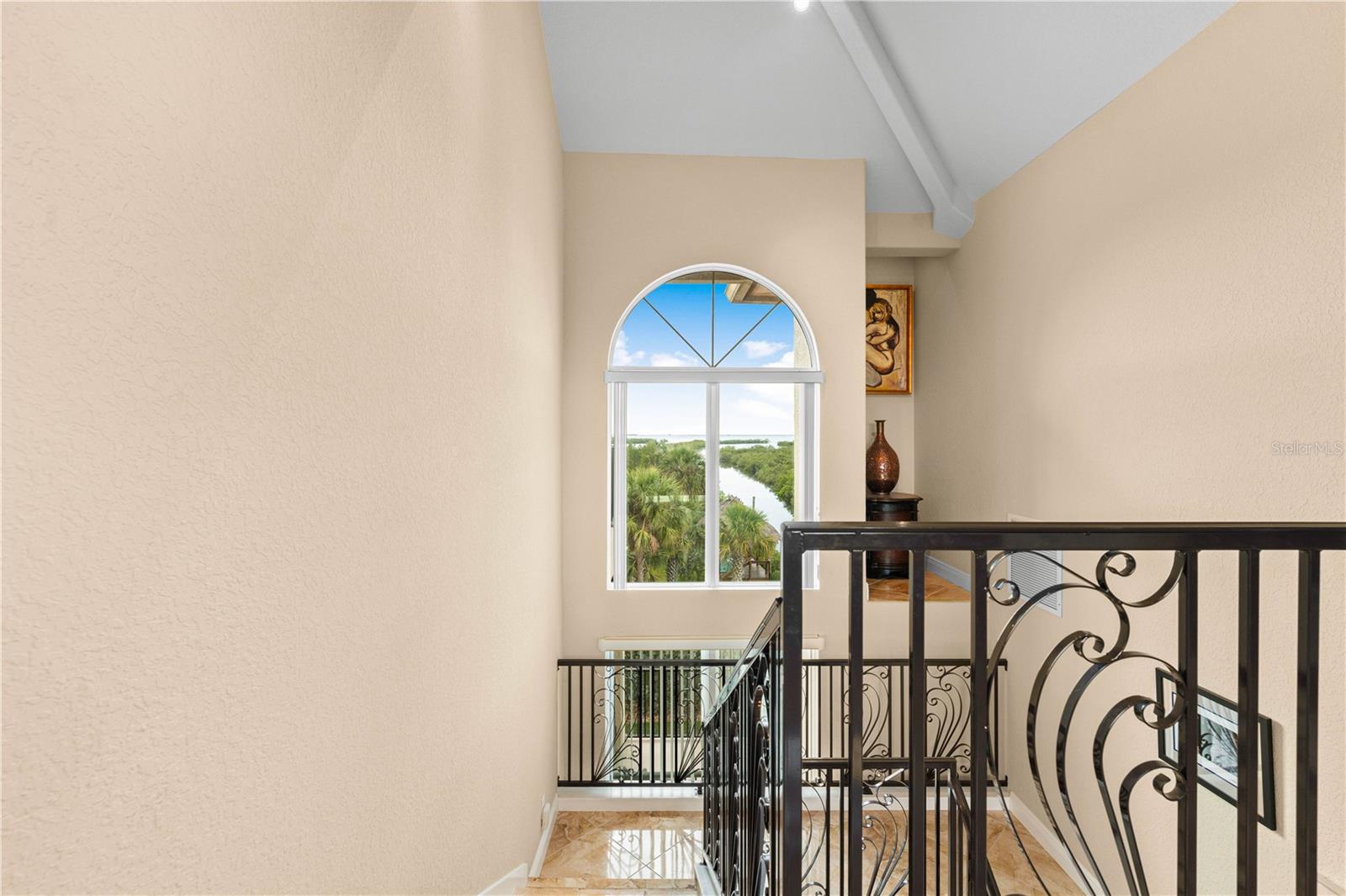 TB8338623 Property Photo