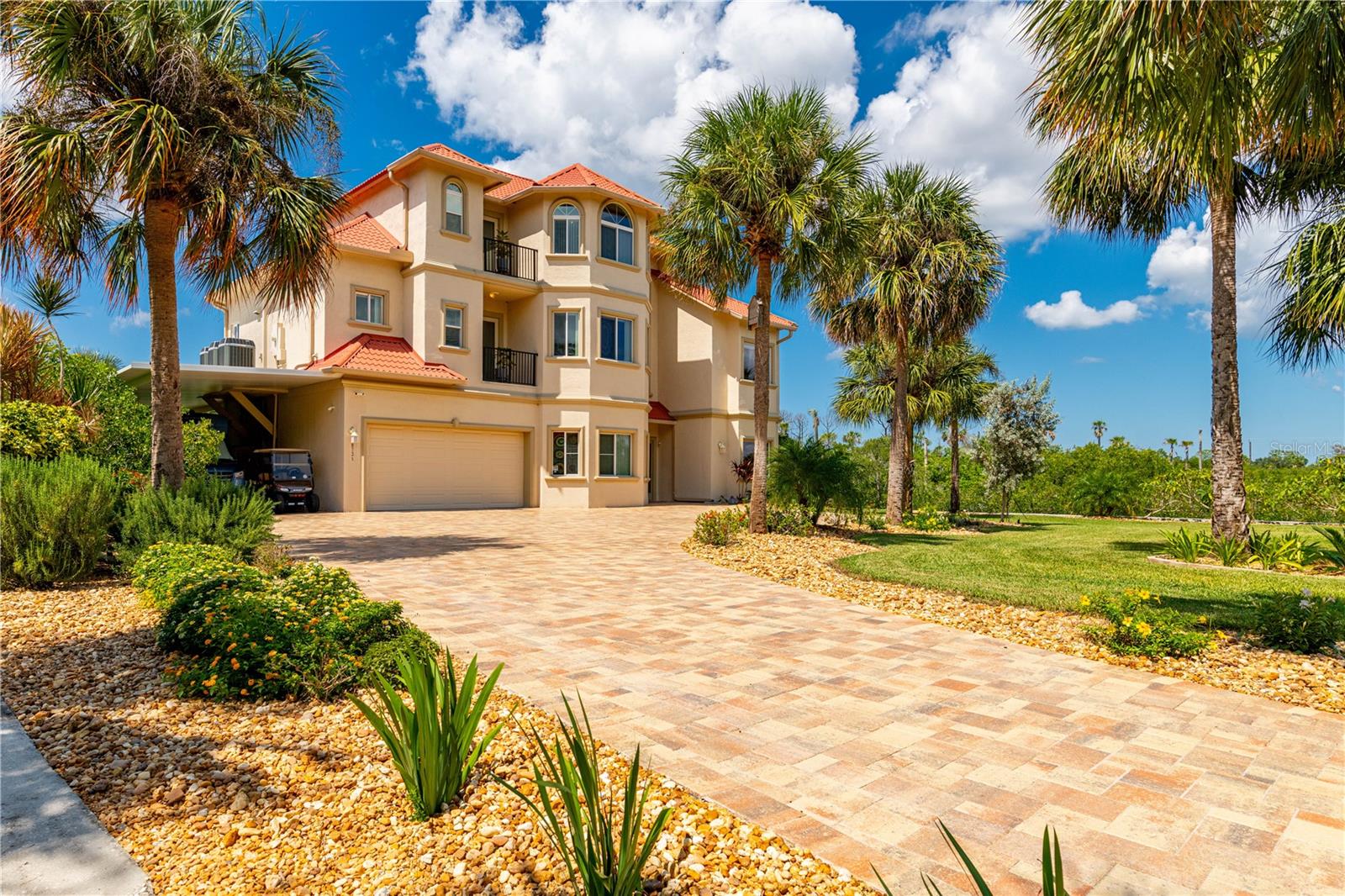 TB8338623 Property Photo