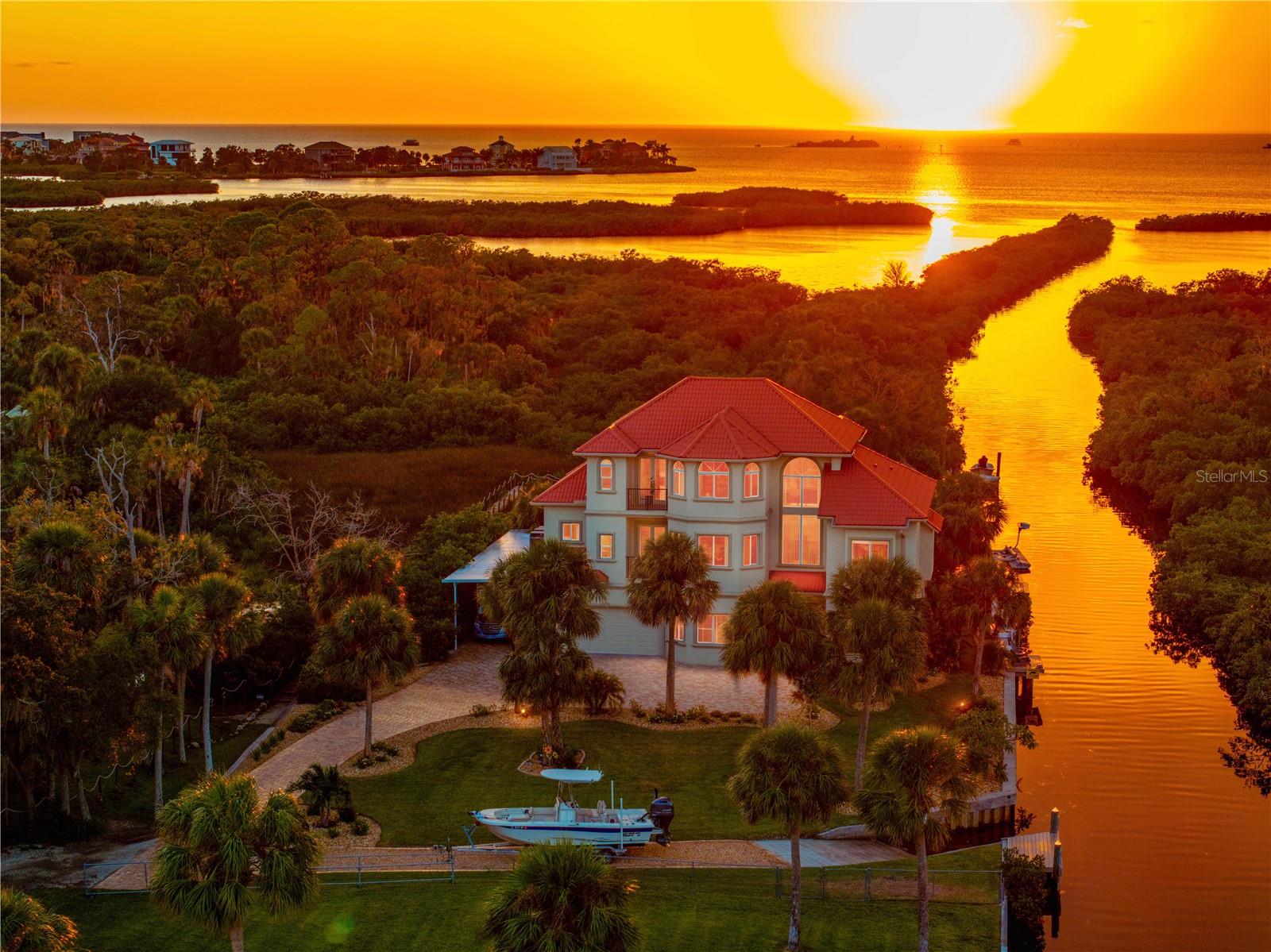 TB8338623 Property Photo