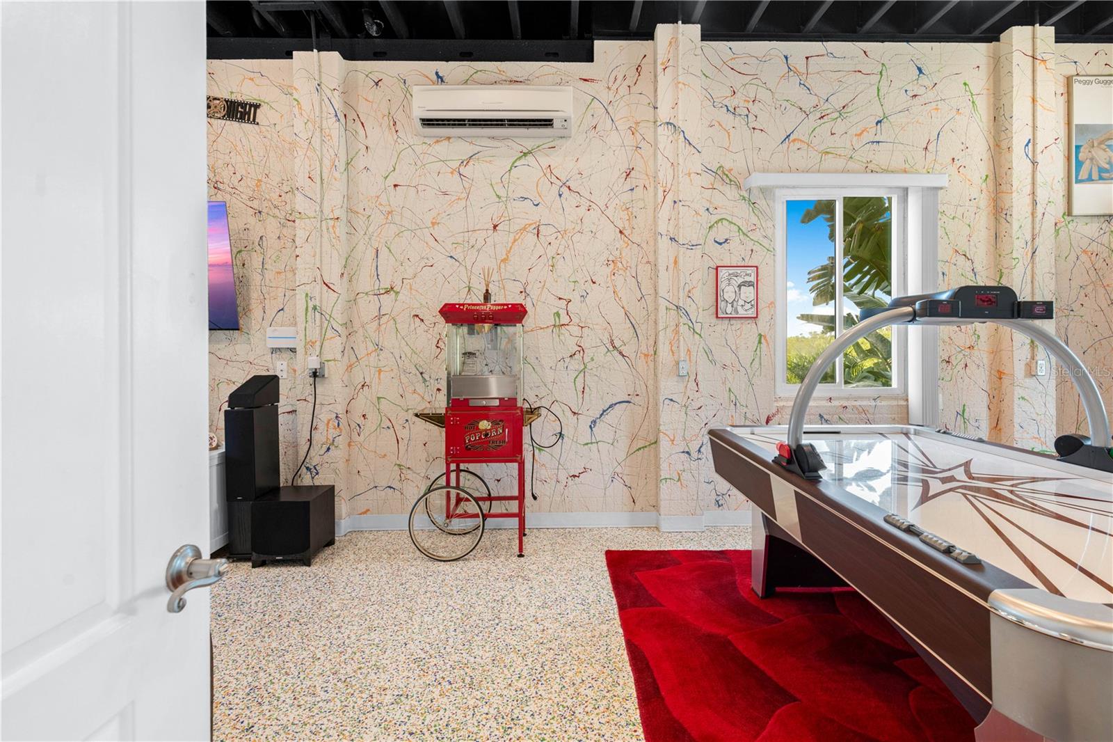 TB8338623 Property Photo