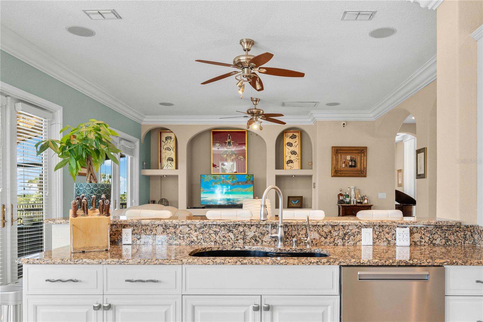 TB8338623 Property Photo