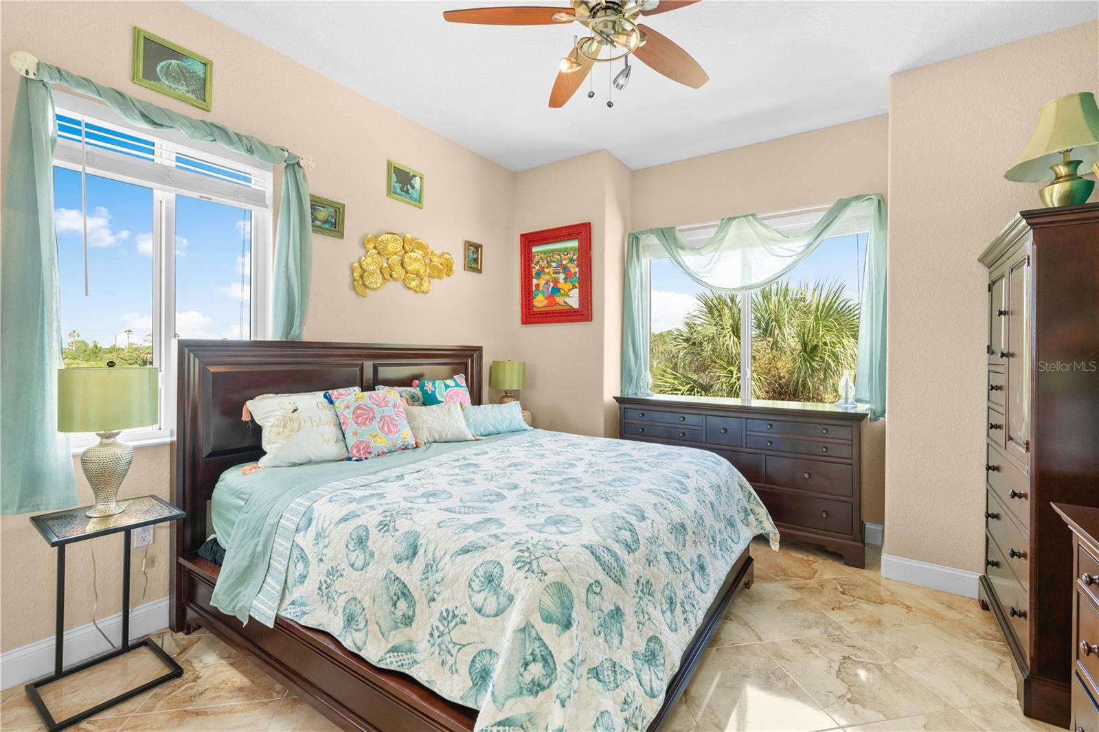 TB8338623 Property Photo