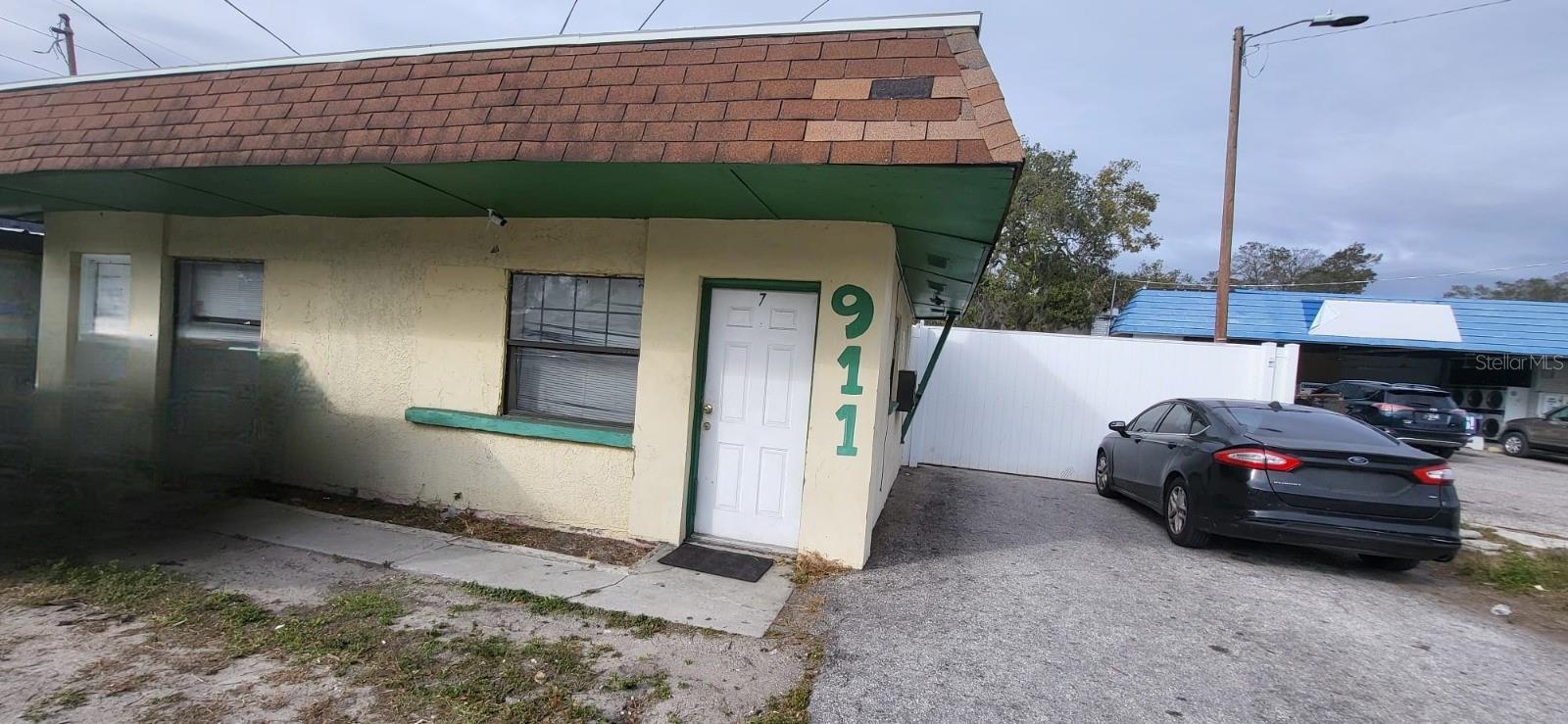 911 W WATERS AVE, TAMPA, FL, 33604