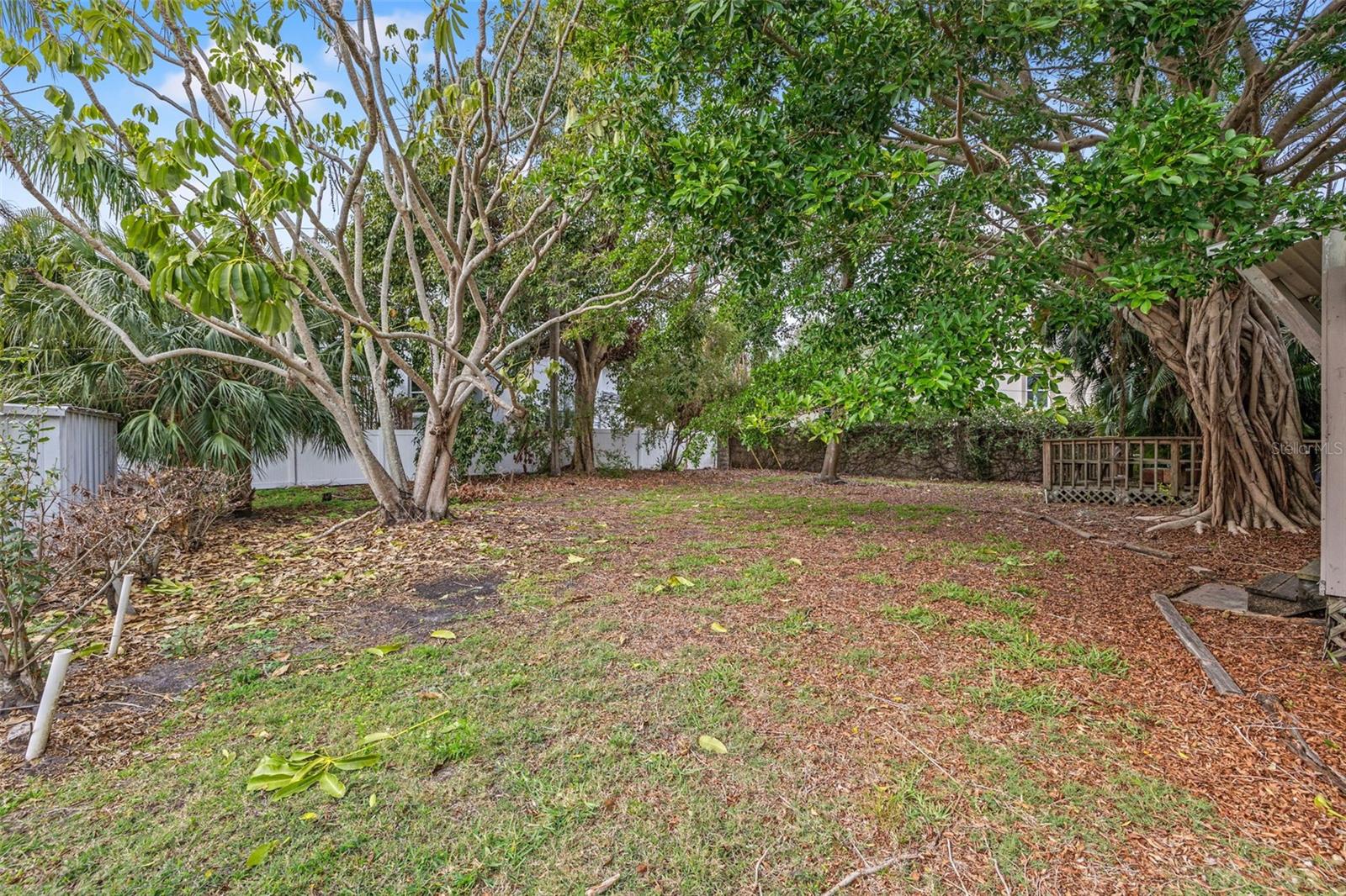 TB8338884 Property Photo