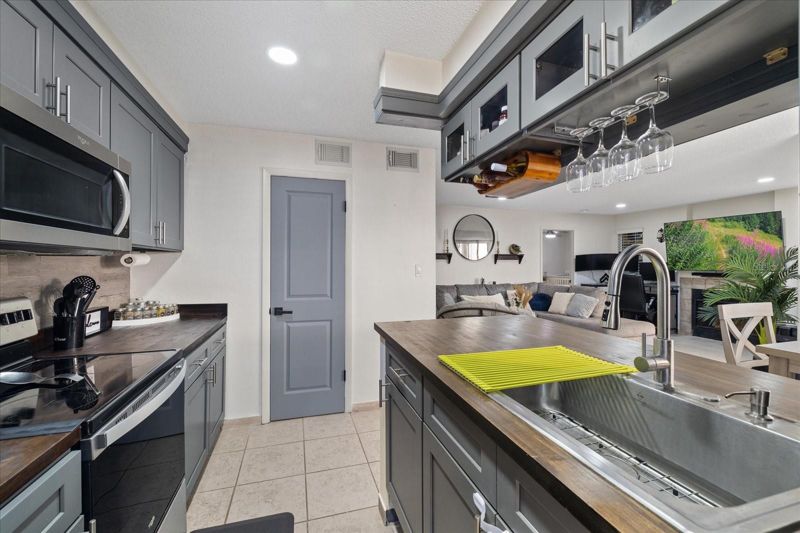 8724 MALLARD RESERVE DR #101, TAMPA, FL, 33614